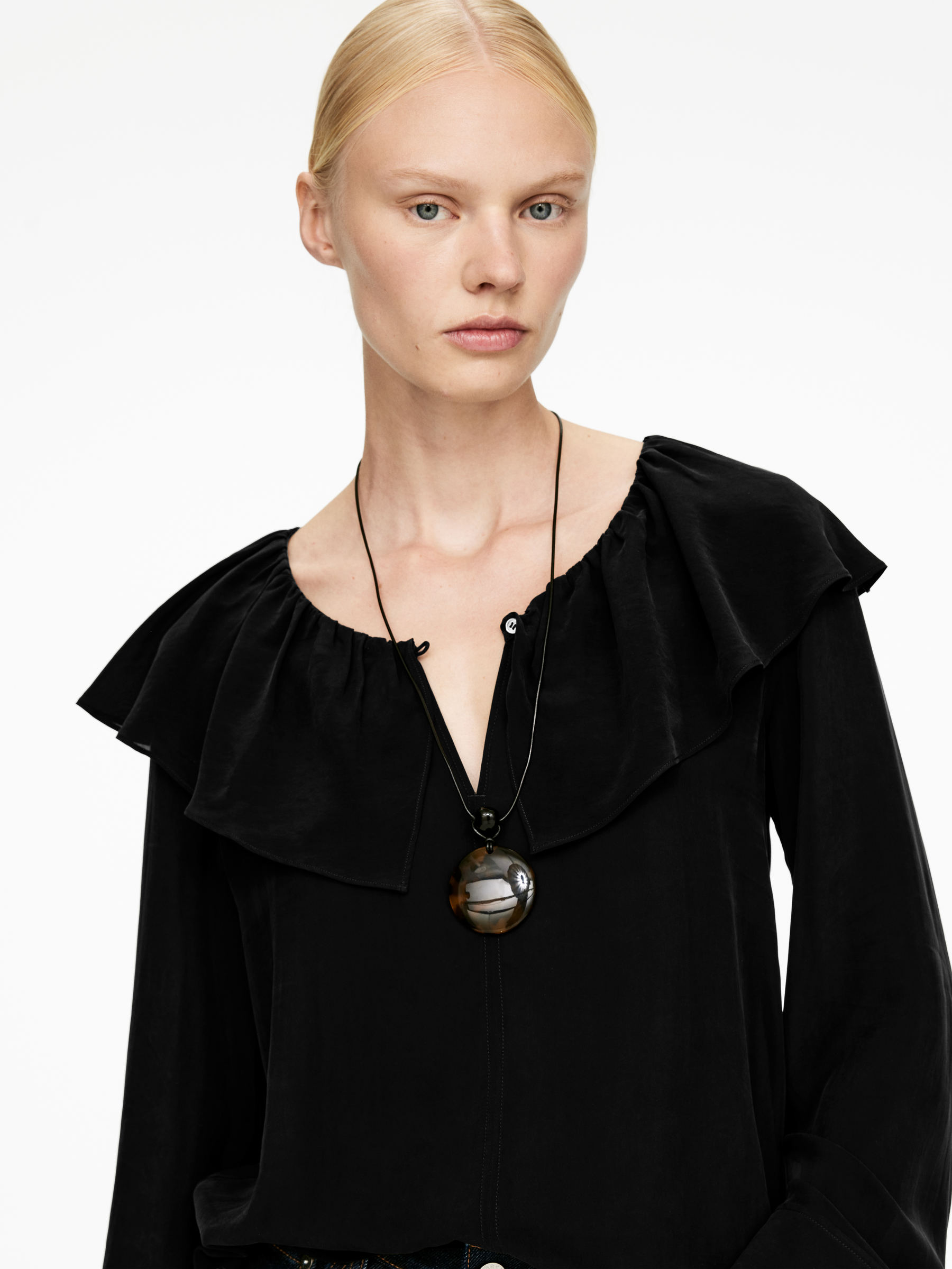 Frill-Collar Blouse - Black - Regular fit - Women - StillMedia/Lookbook - 6