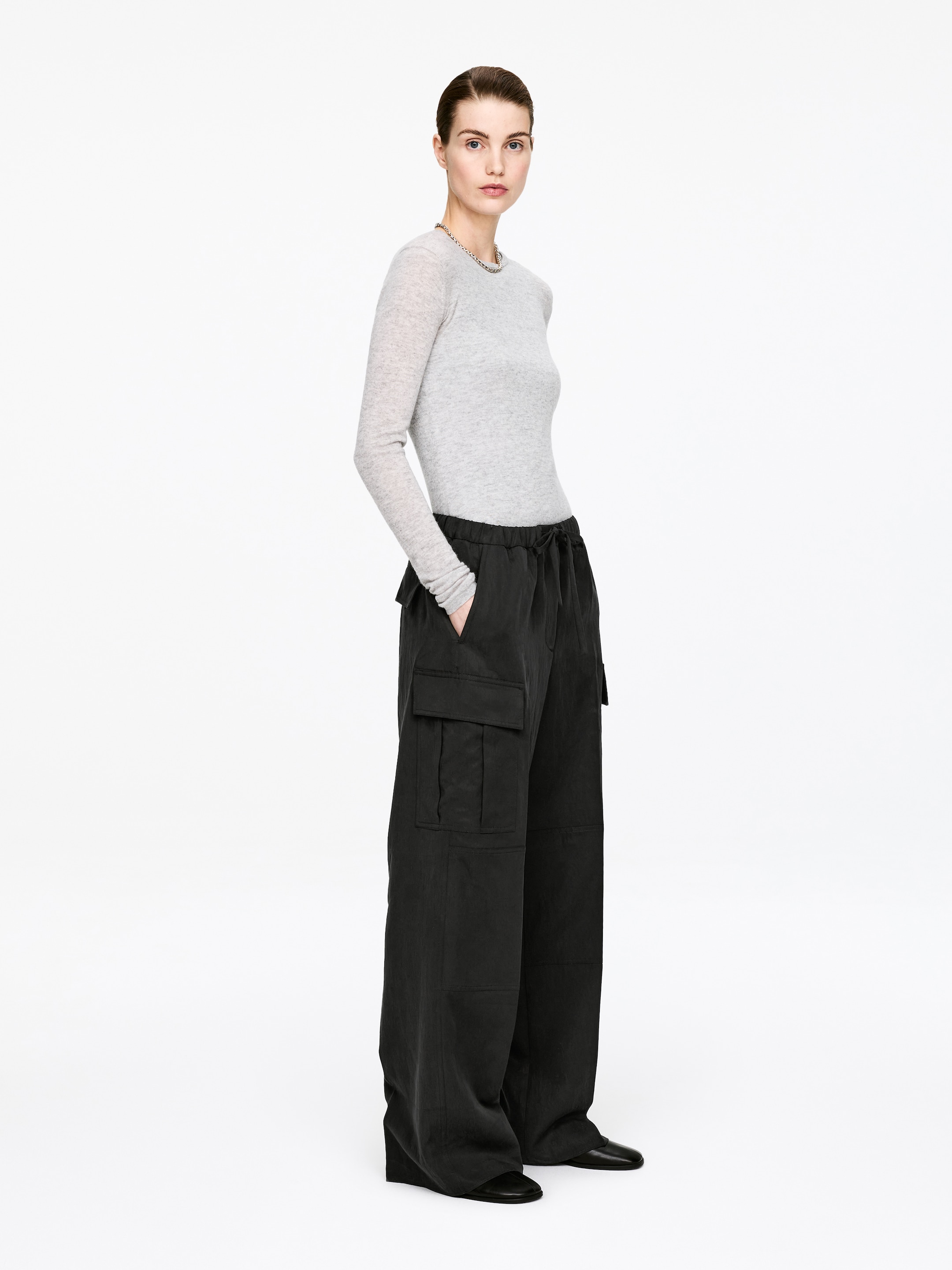 Fluid Cargo Trousers - Black - Loose fit - Women - StillMedia/Lookbook - 6
