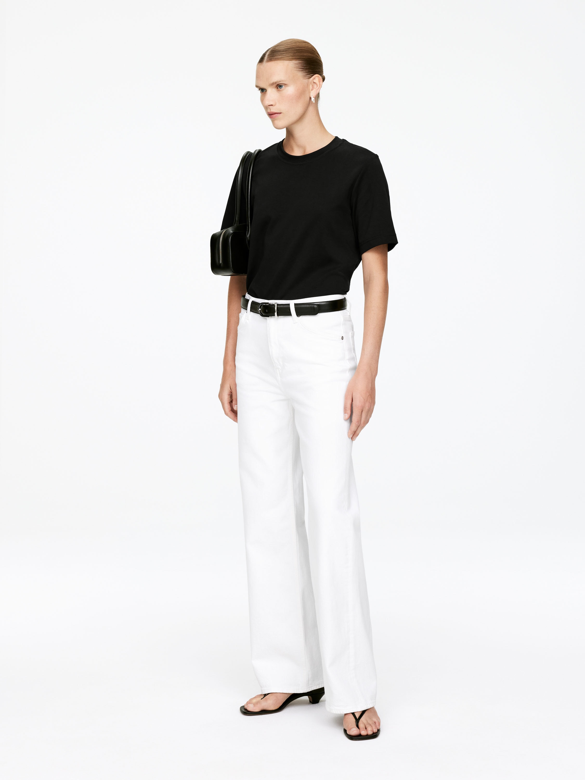PEARL Heavyweight T-Shirt - Black - Regular fit - Women - StillMedia/Lookbook - 28