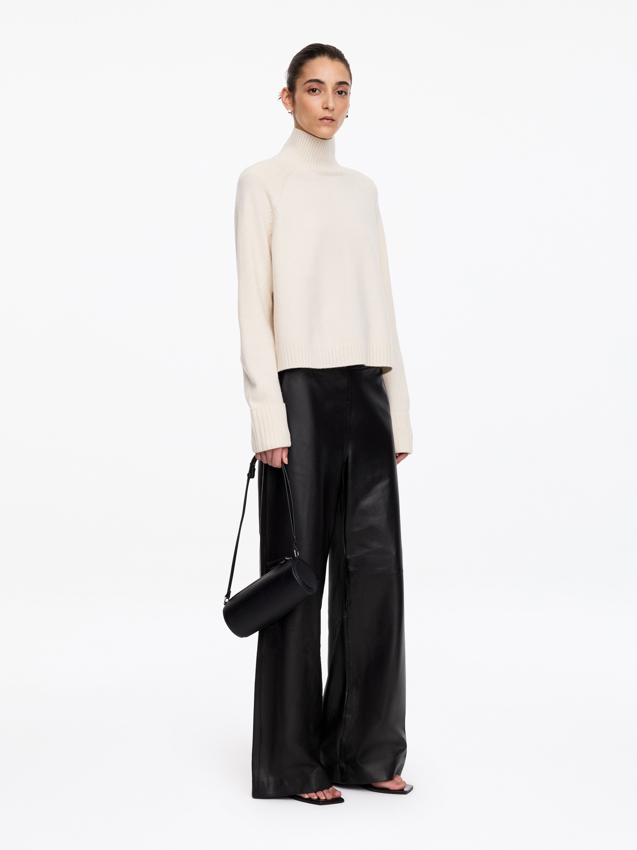 Leather Trousers - Black - Relaxed fit - women - StillMedia/Lookbook - 4