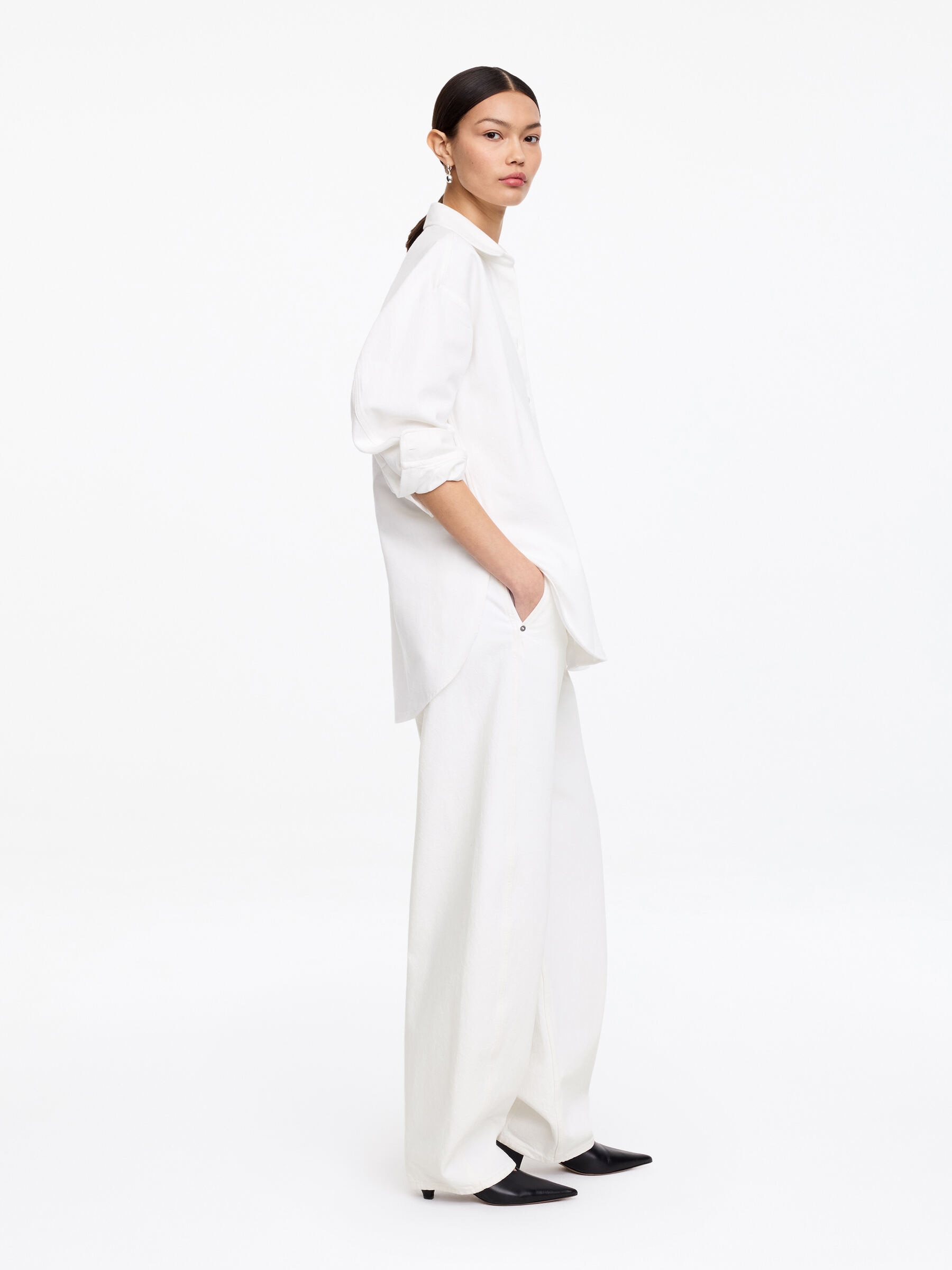 Barrel-Leg Jeans - White - Relaxed fit - Women - StillMedia/Lookbook - 2