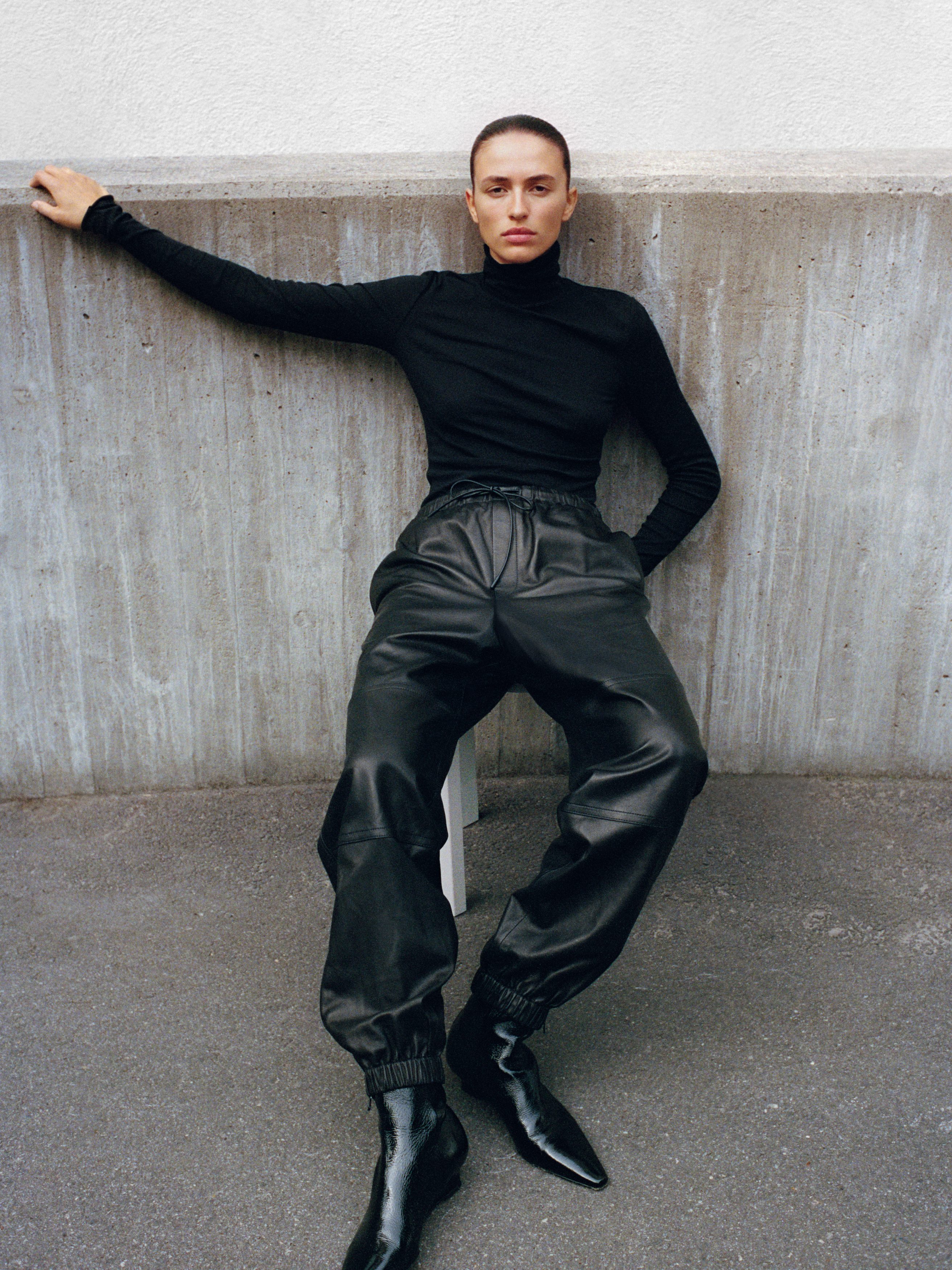 Barrel-Leg Leather Trousers - Black - Relaxed fit - Women - StillMedia/Environmental - 1