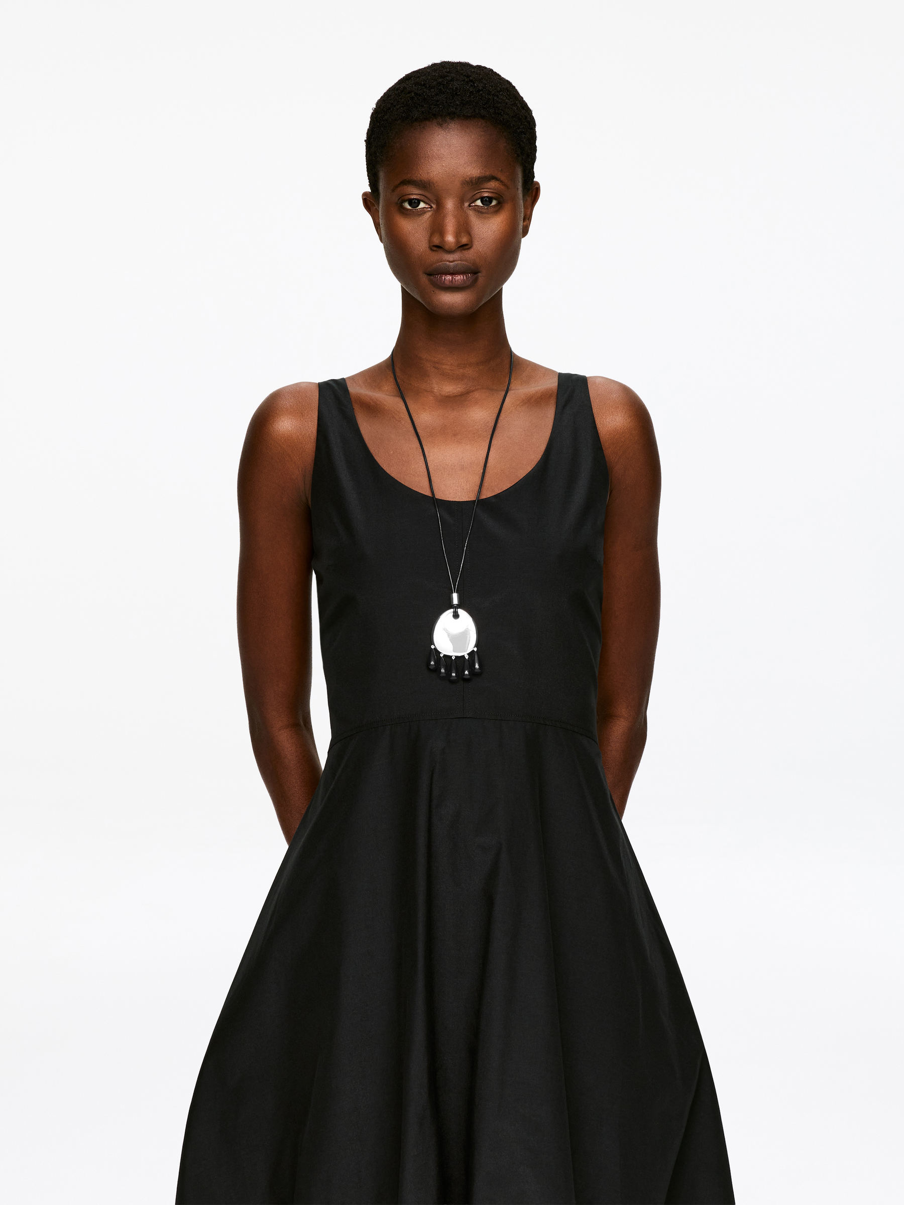 Läderhalsband med pärlhänge - Svart/silver - Women - StillMedia/Lookbook - 4