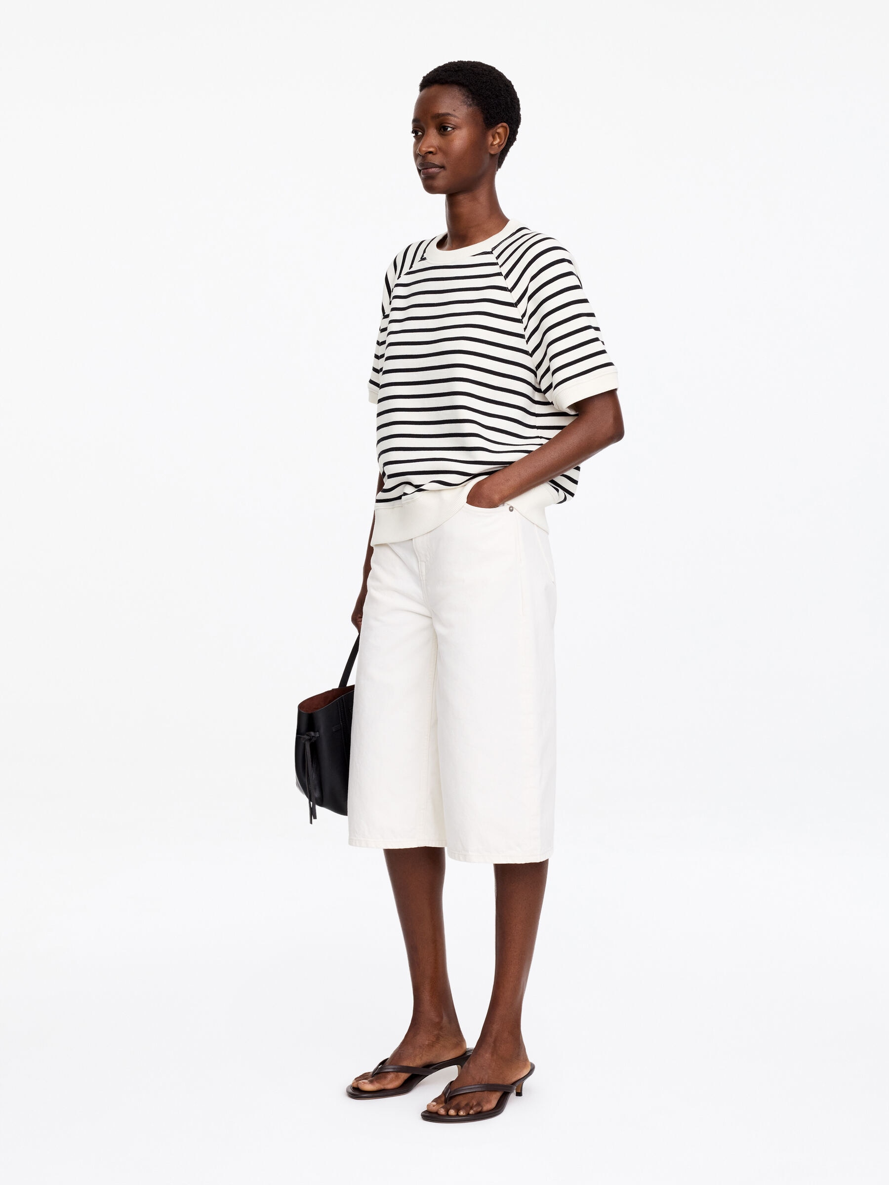 French Terry Sweatshirt - Off White/Black - Regular fit - Women - StillMedia/Lookbook - 3