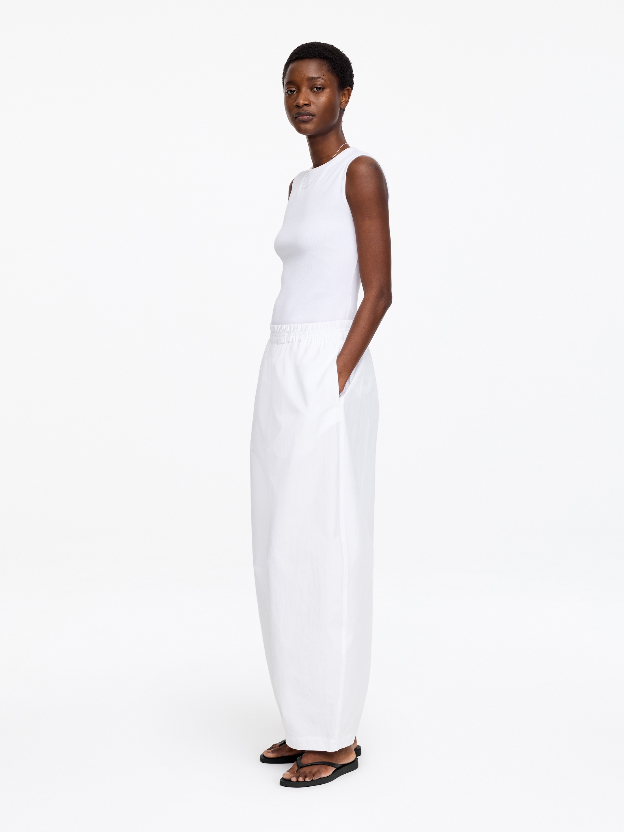 Barrel-Leg Cotton Trousers - White - Loose fit - Women - StillMedia/Lookbook - 3