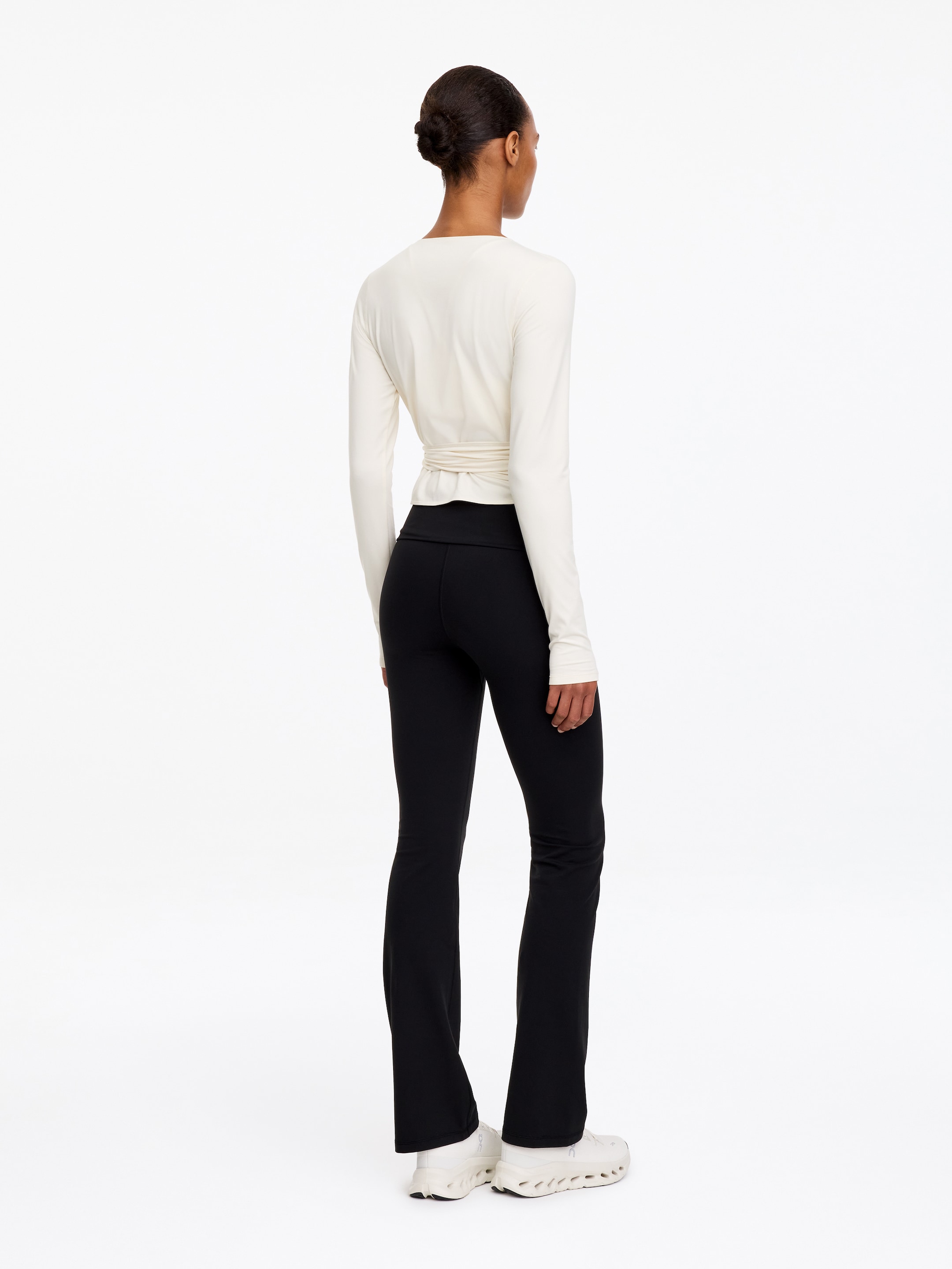 Wrap training top - Off-white - Slim fit - women - StillMedia/Lookbook - 2