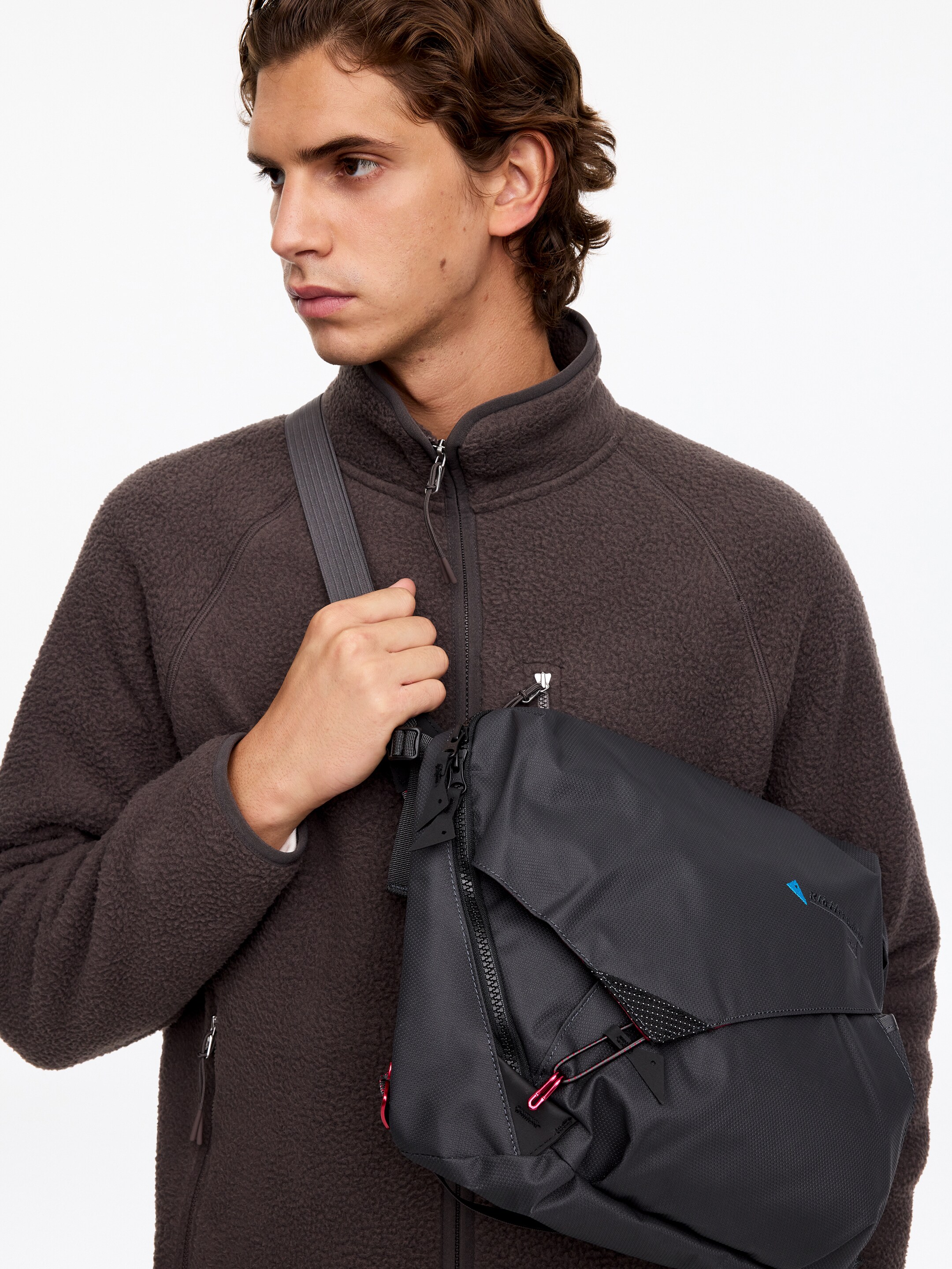 Klättermusen Gaut 8L Messenger Bag - Black - men - StillMedia/Lookbook - 5