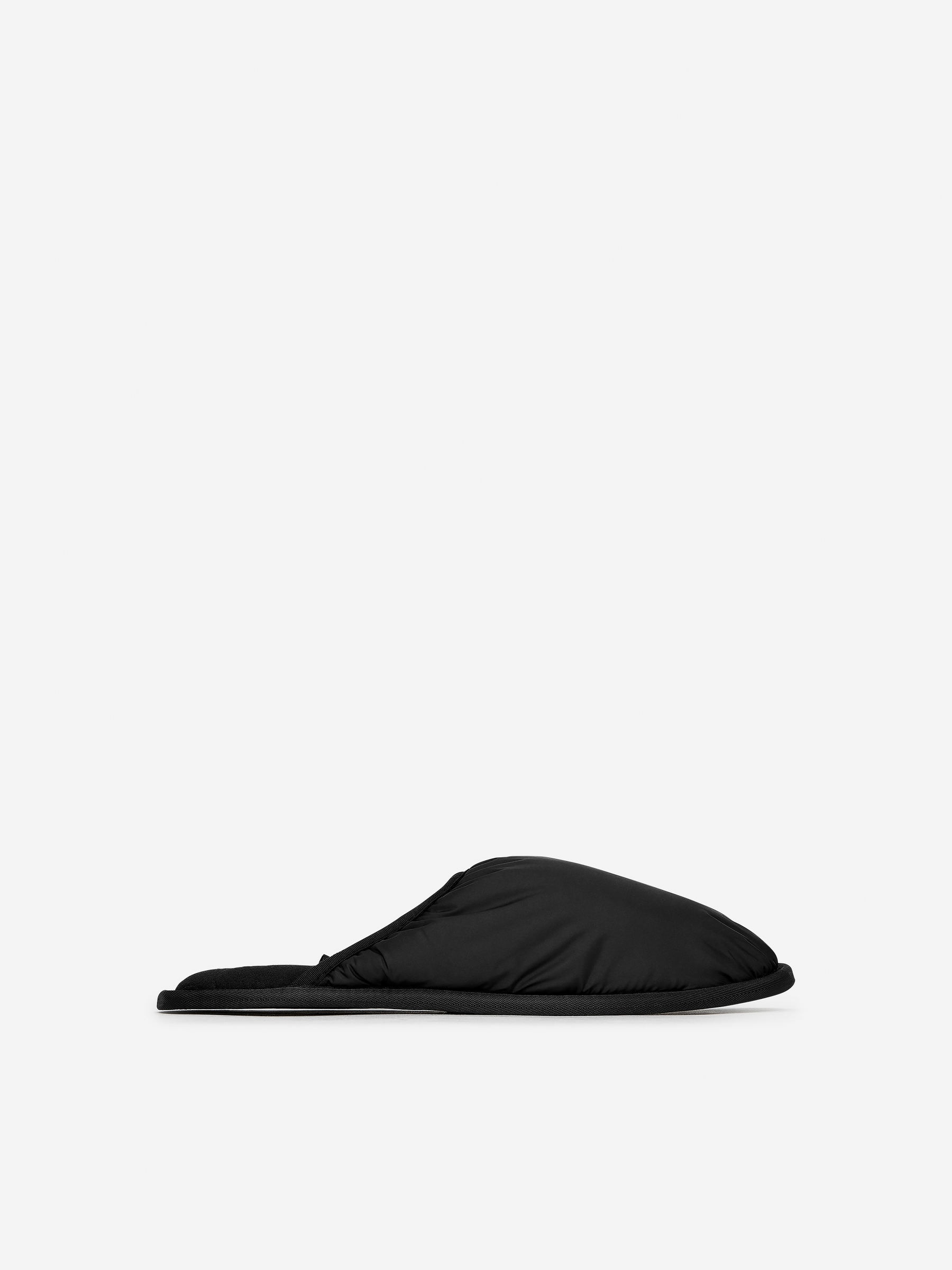 Padded Lounge Slippers - Black - Men - StillMedia/DescriptiveStillLife - 1