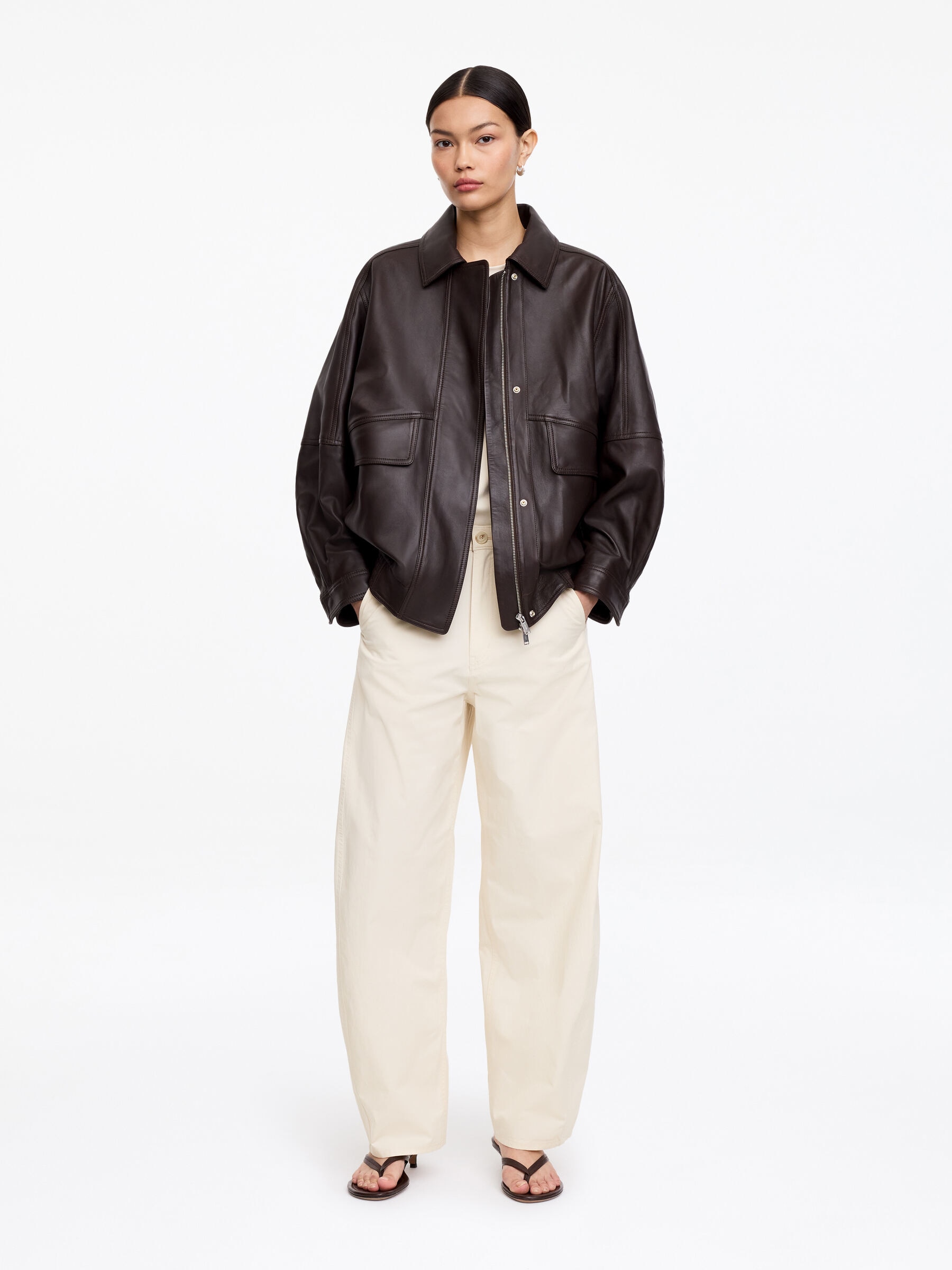 Barrel-Leg Trousers - Off White - Loose fit - Women - StillMedia/Lookbook - 3