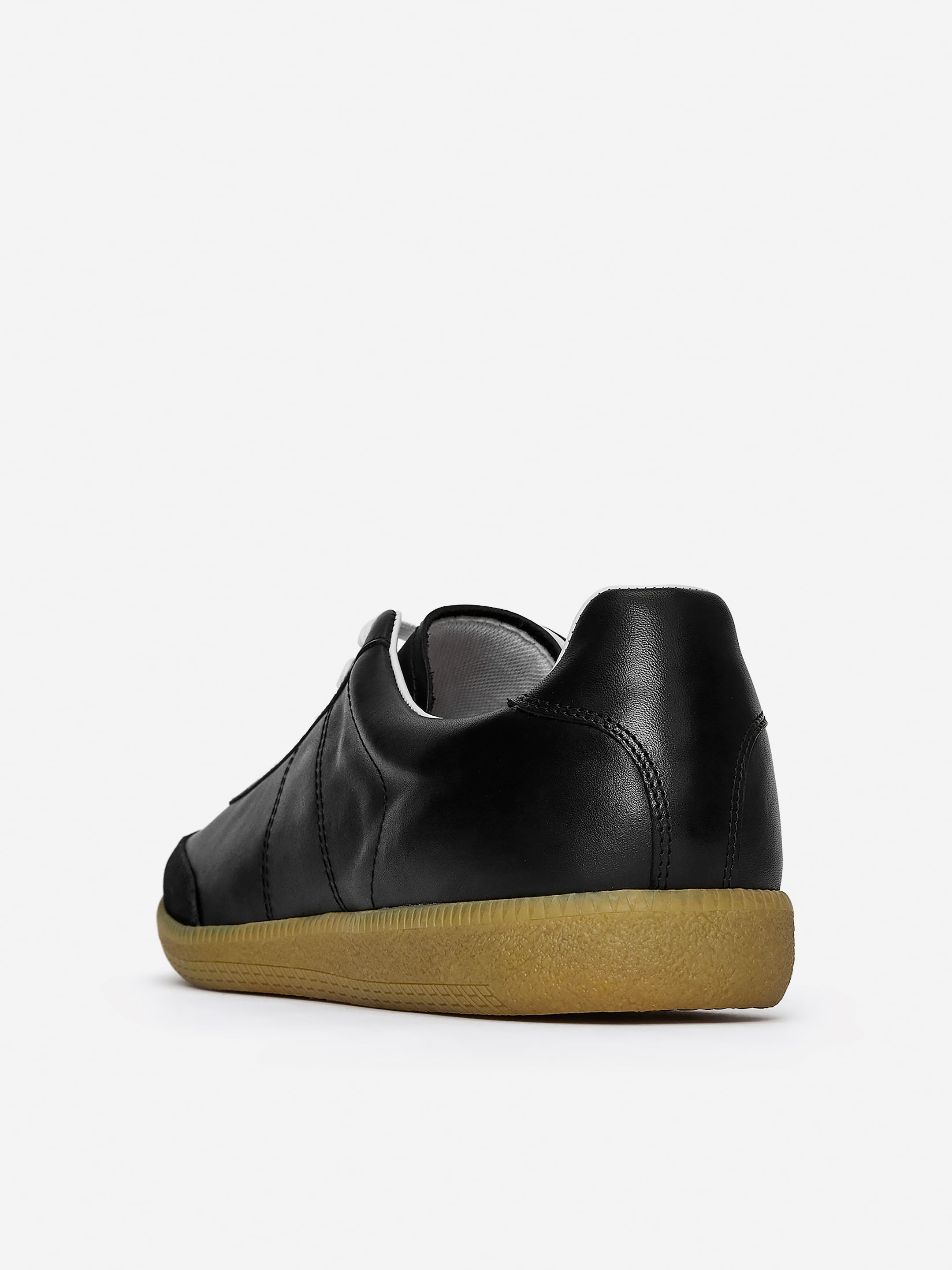 Leather Trainers - Black - Men - StillMedia/DescriptiveStillLife - 2