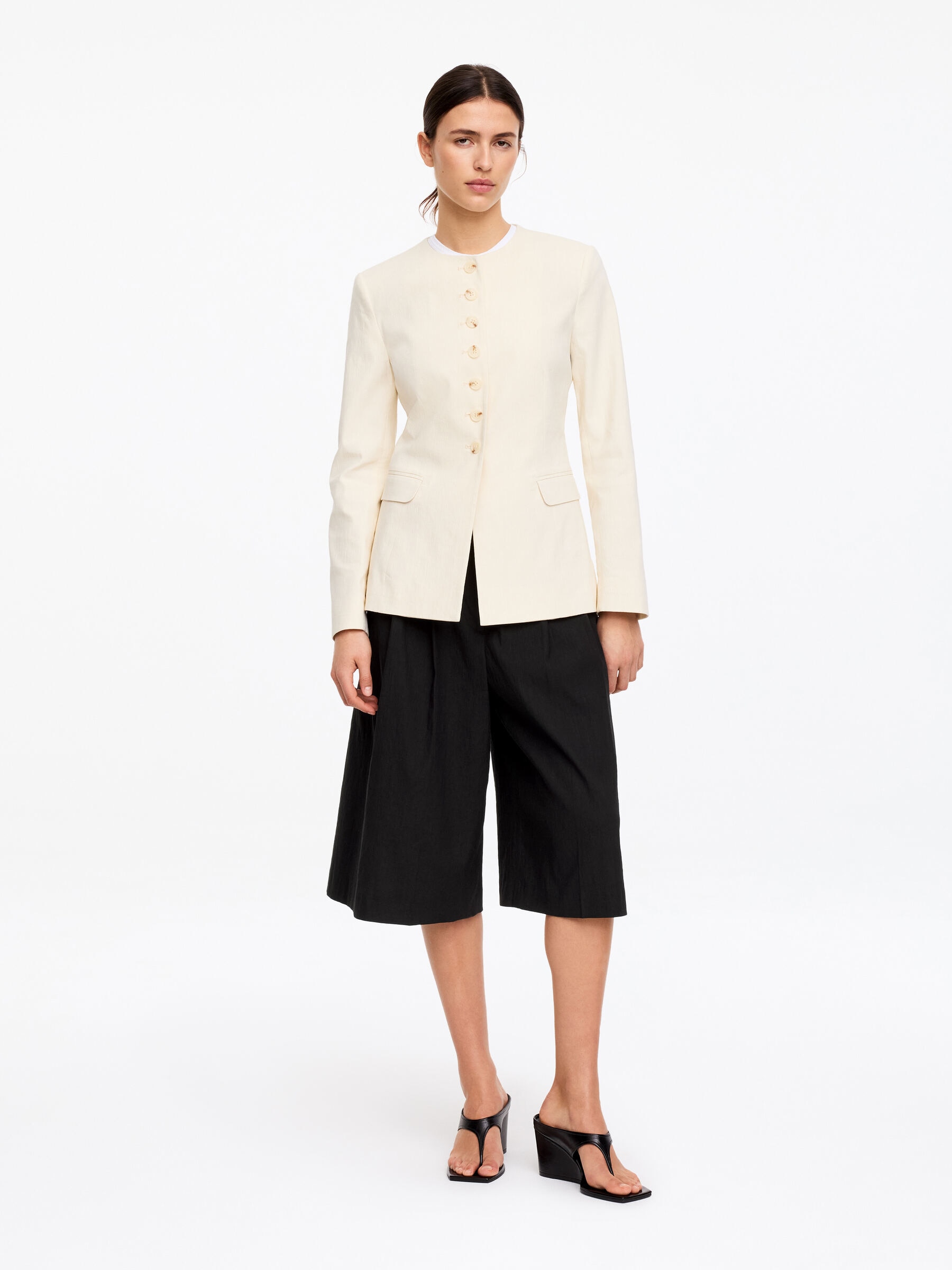 Tailored Wide-Leg Shorts - Black - Regular fit - Women - StillMedia/Lookbook - 4