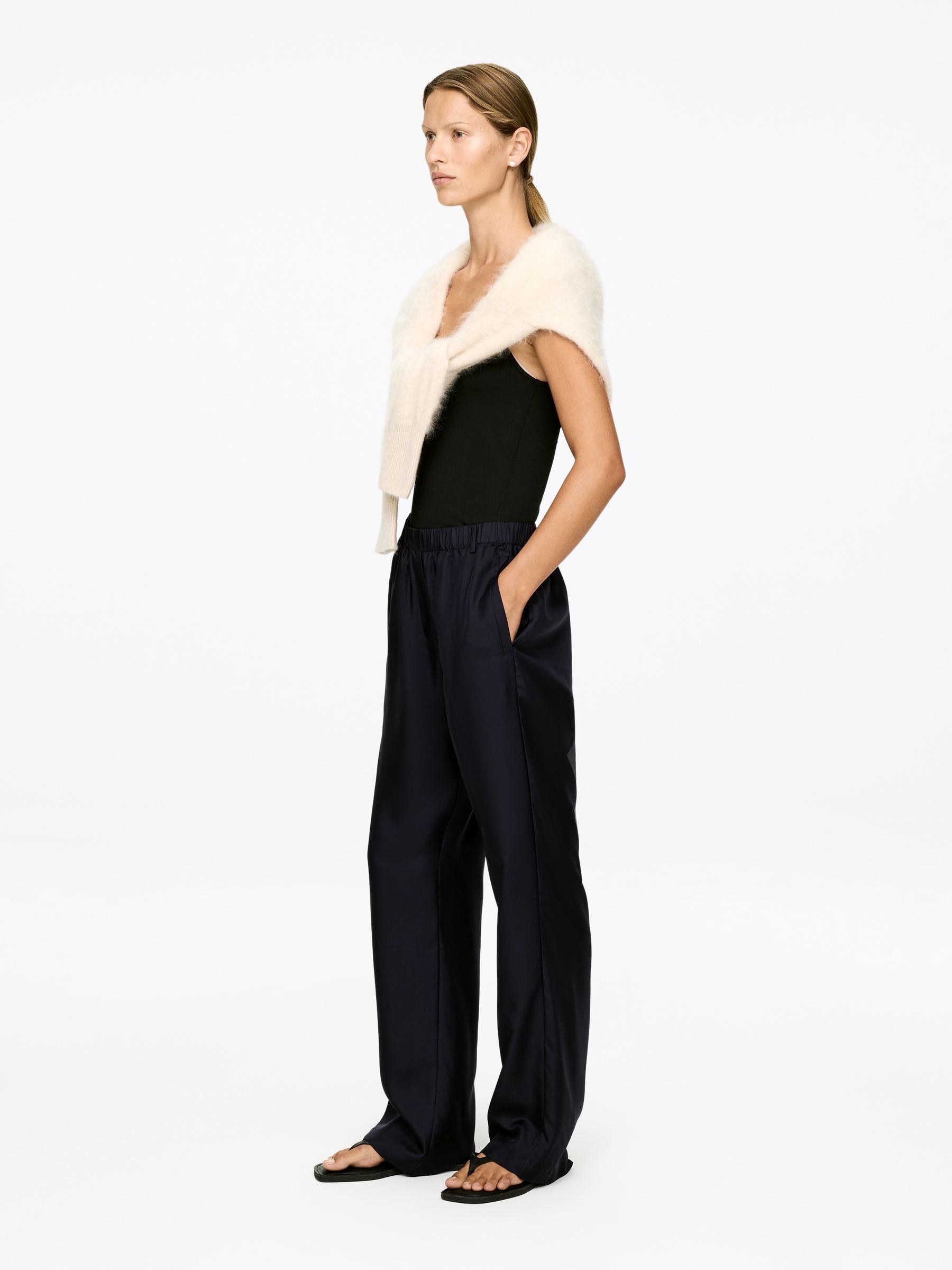 Pantalones en sarga de seda - Negro - Corte estándar - Women - StillMedia/Lookbook - 5