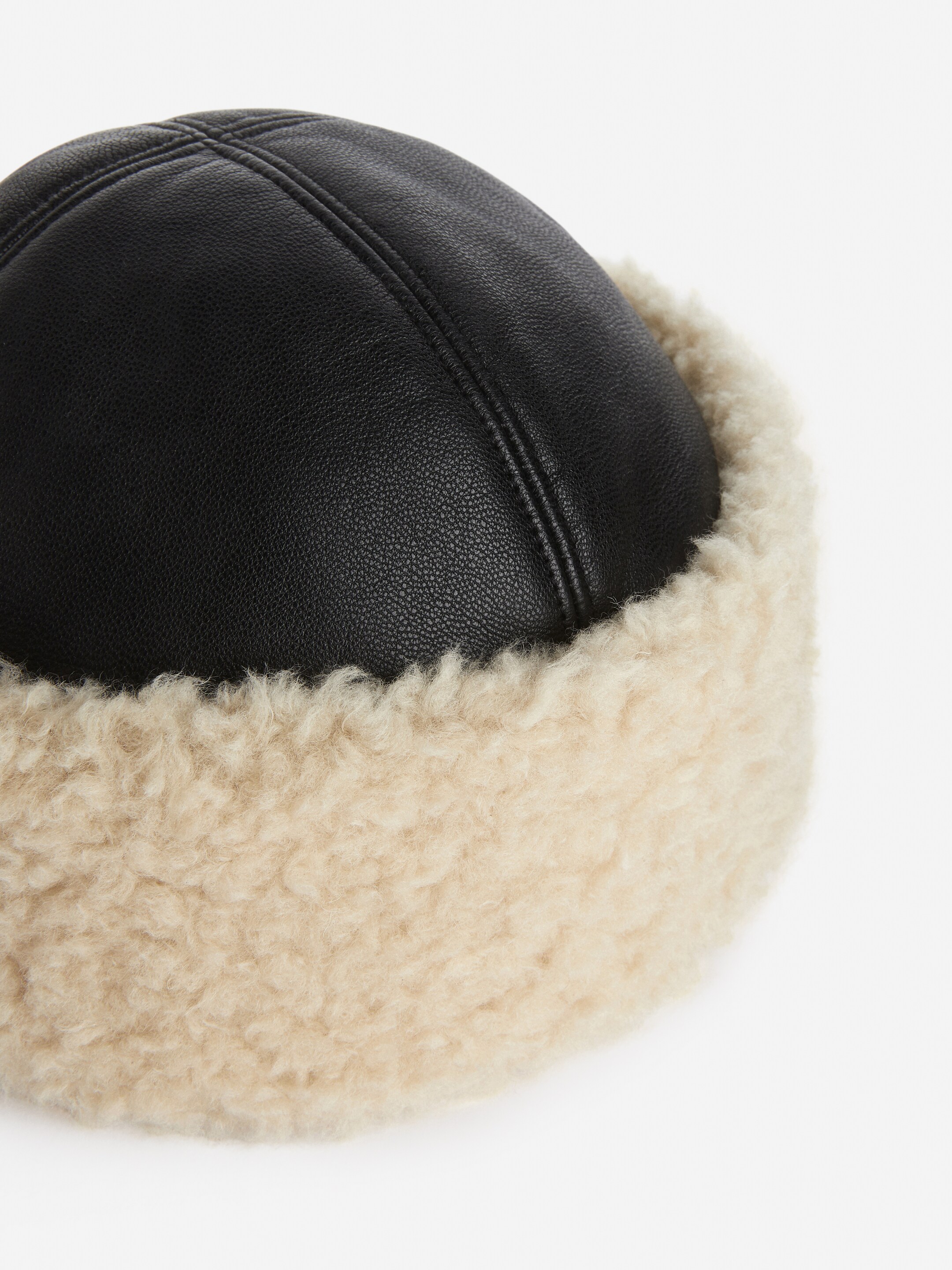 Grösseres Bild ansehen: Warme Ledermütze - Schwarz/Beige - DAMEN | H&M CH 2