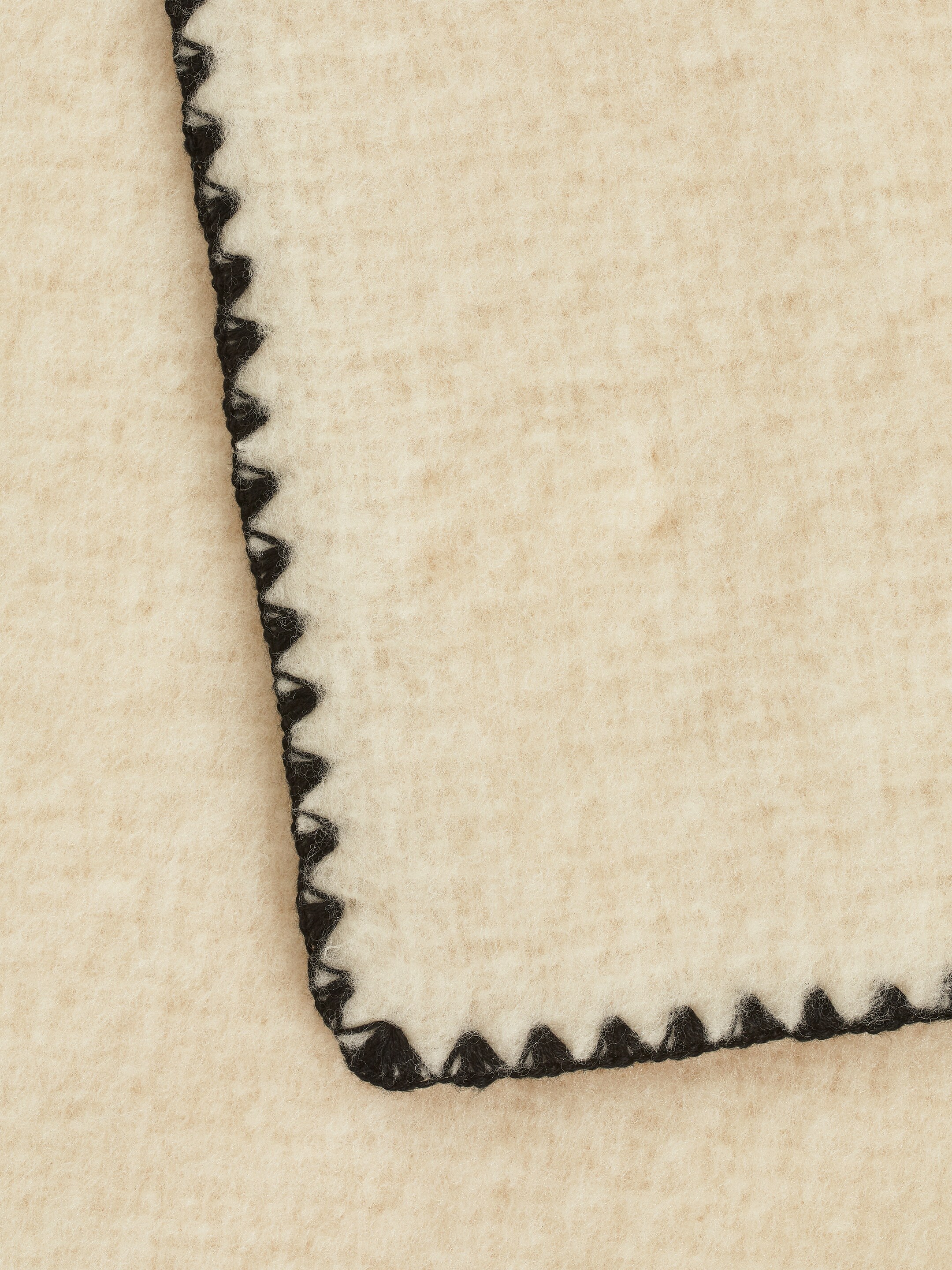 Vis større bilde: Skjerf med teppesøm - Beige - DAME | H&M NO 2