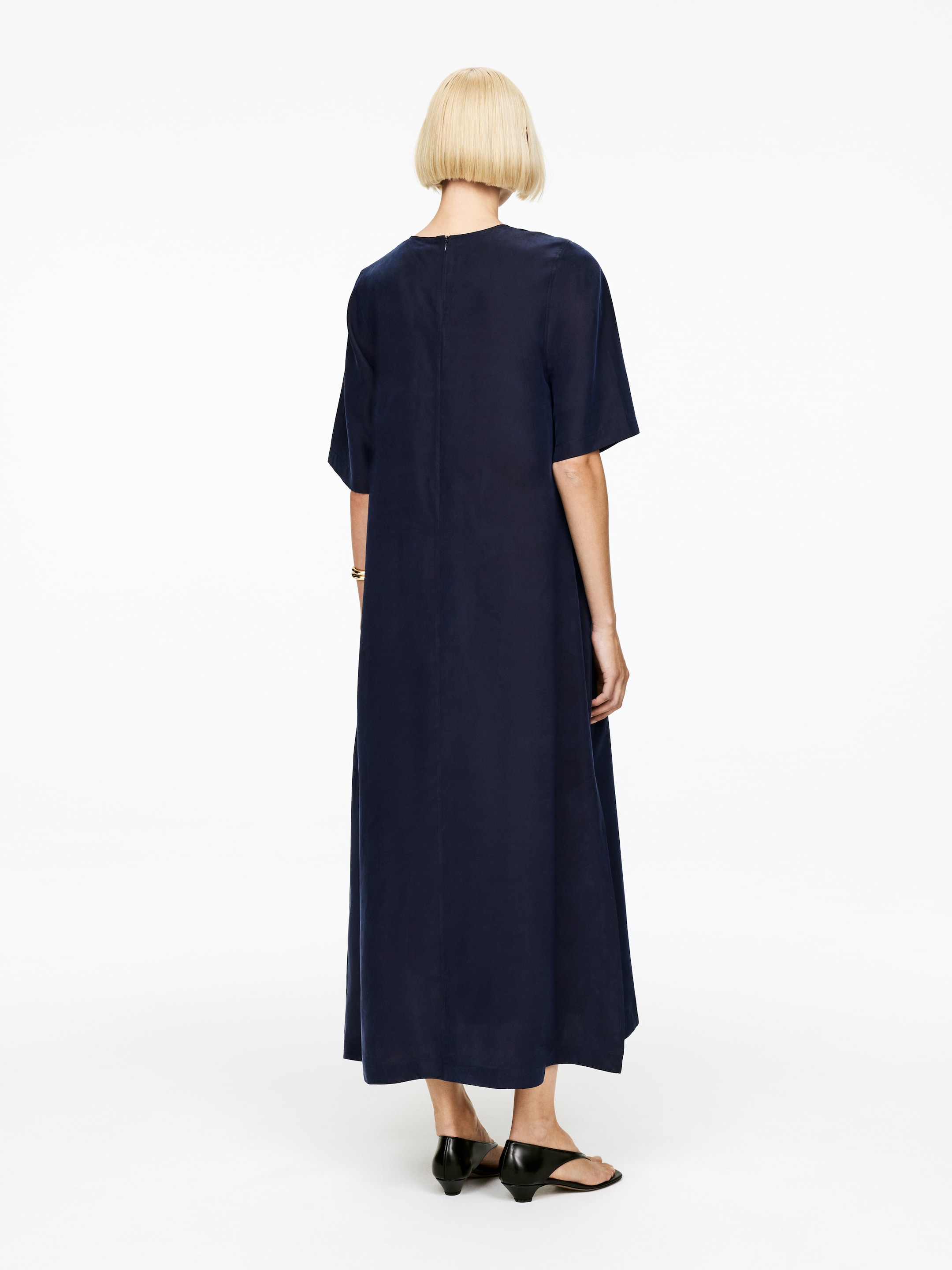 Visualizza immagine più grande: Abito T-shirt in seta - Blu scuro - DONNA | H&M IT 3