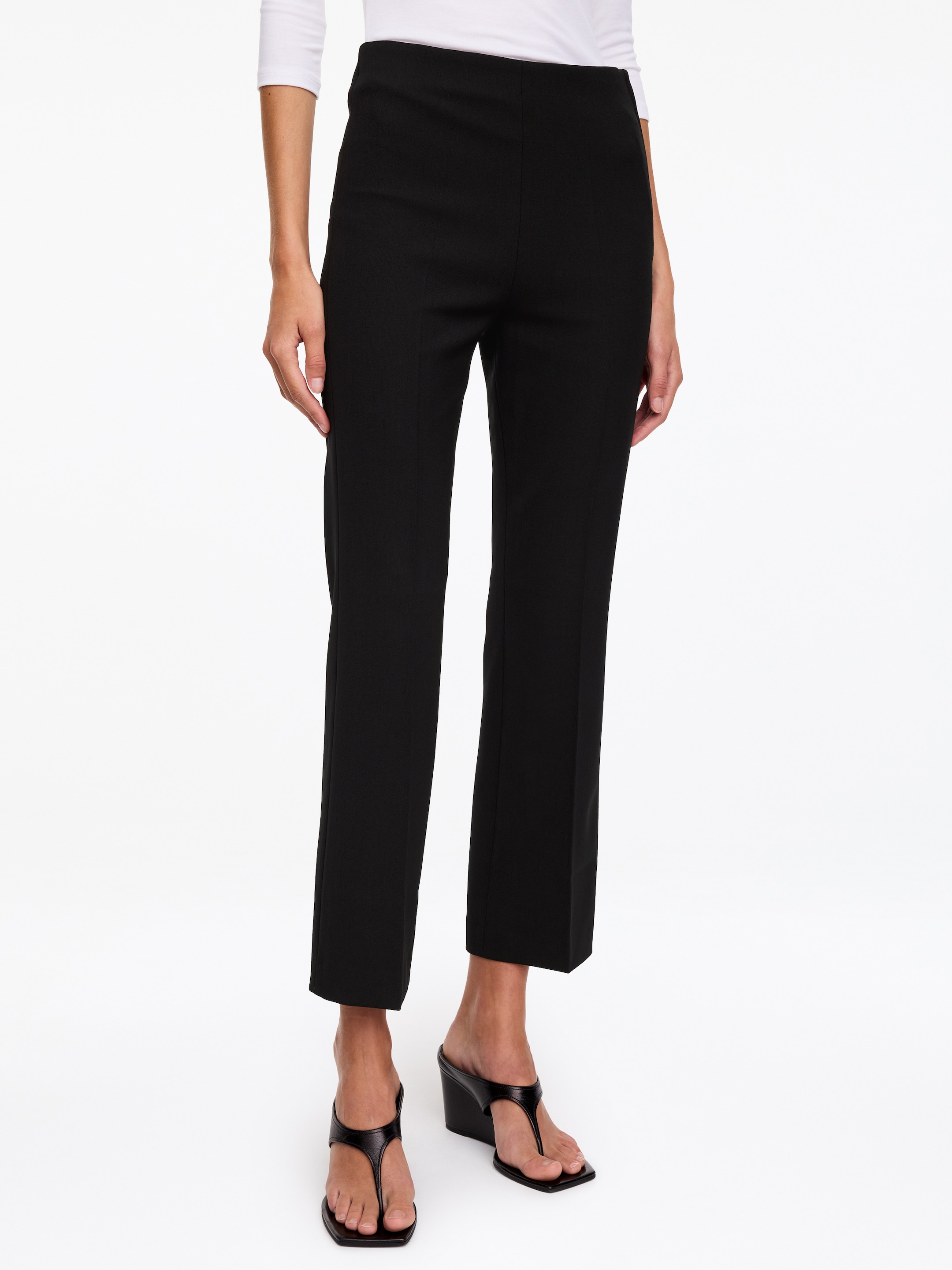 Cropped-Hose mit geradem Bein - Schwarz - Slim Fit - women - StillMedia/Lookbook - 4