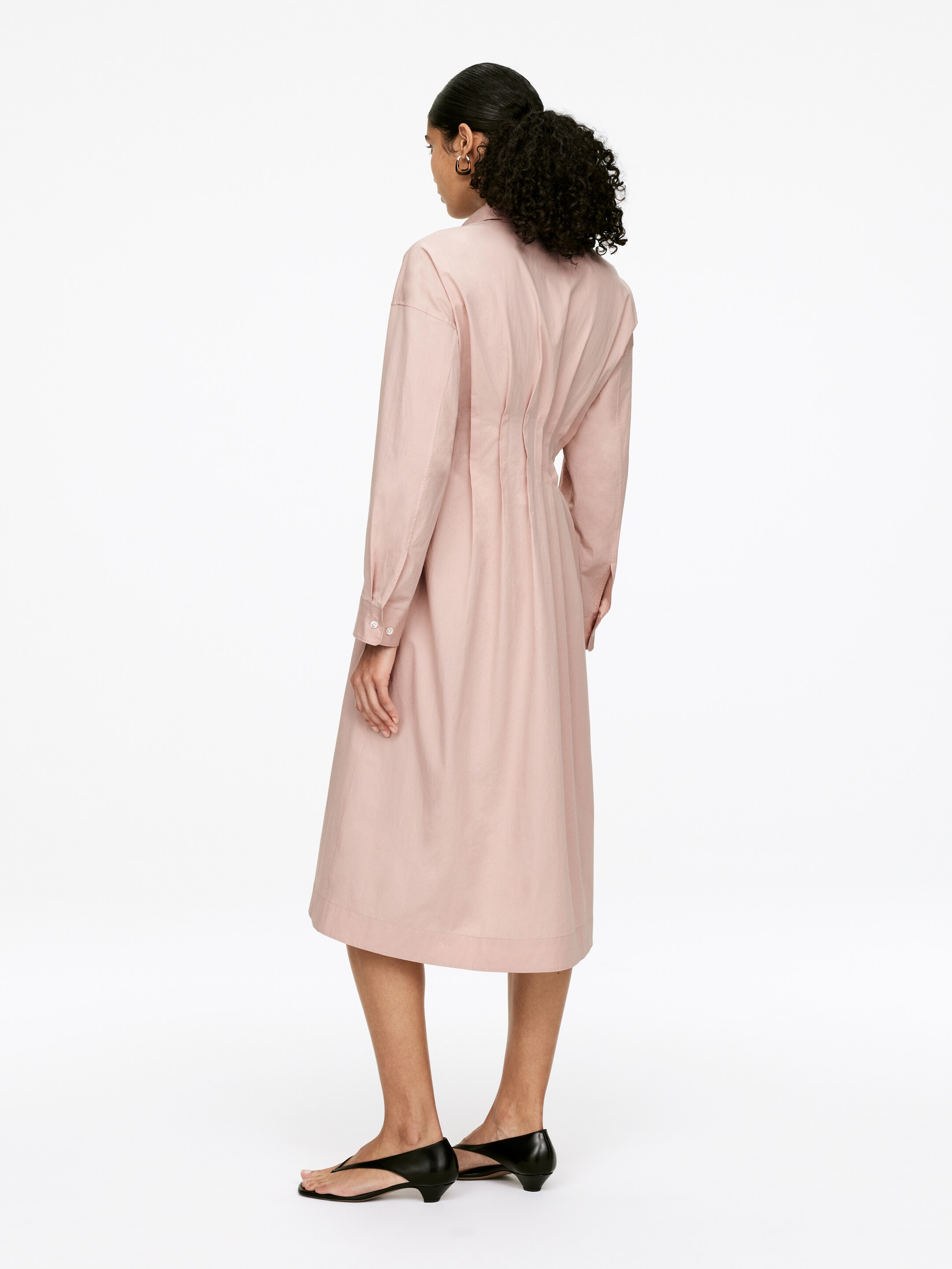 Visa större bild: Skjortklänning med lagda veck - Grårosa - DAM | H&M SE 3