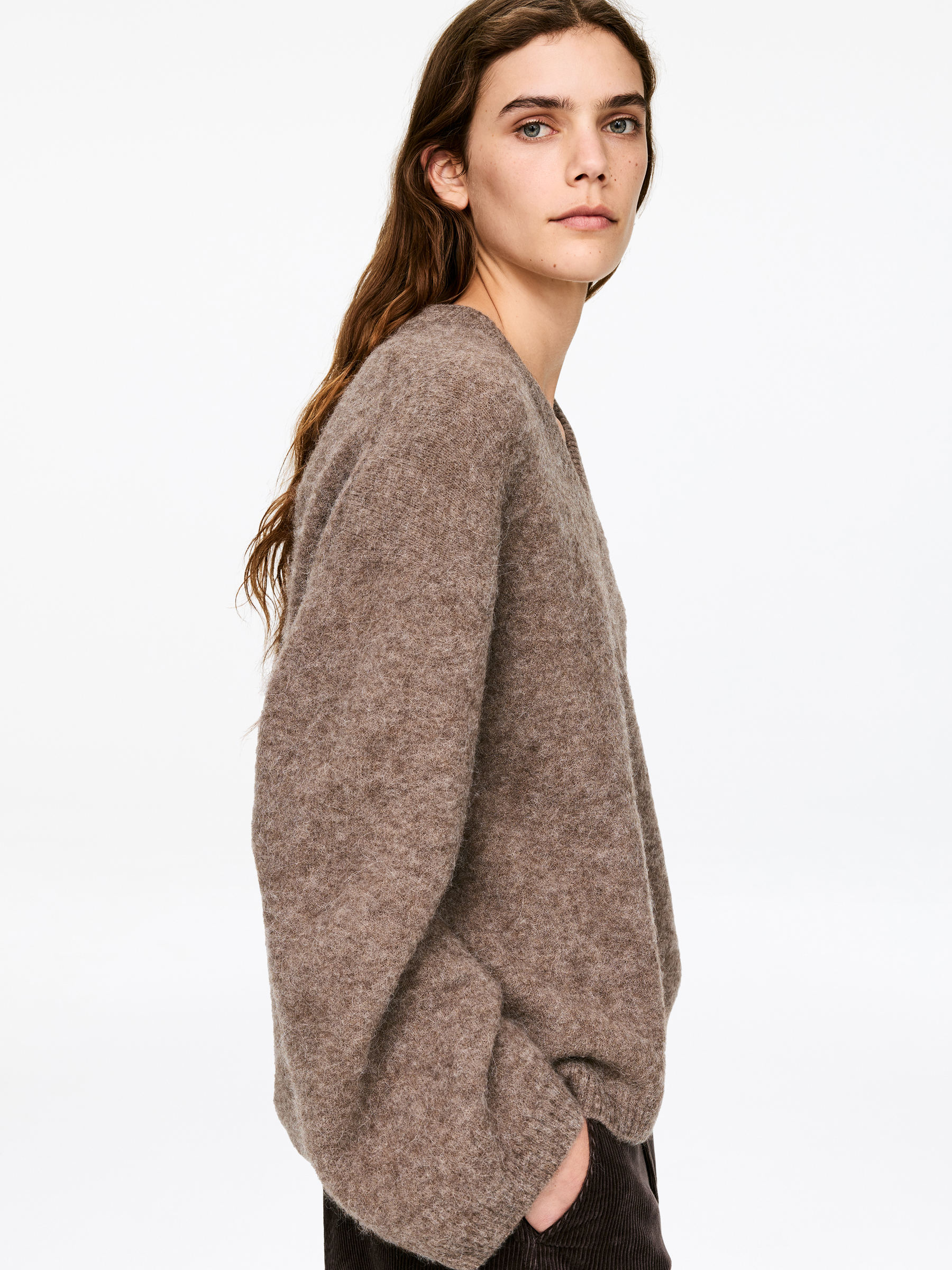 Alpaca-Wool Blend V-Neck Jumper - Taupe - Loose fit - Women - StillMedia/Lookbook - 5