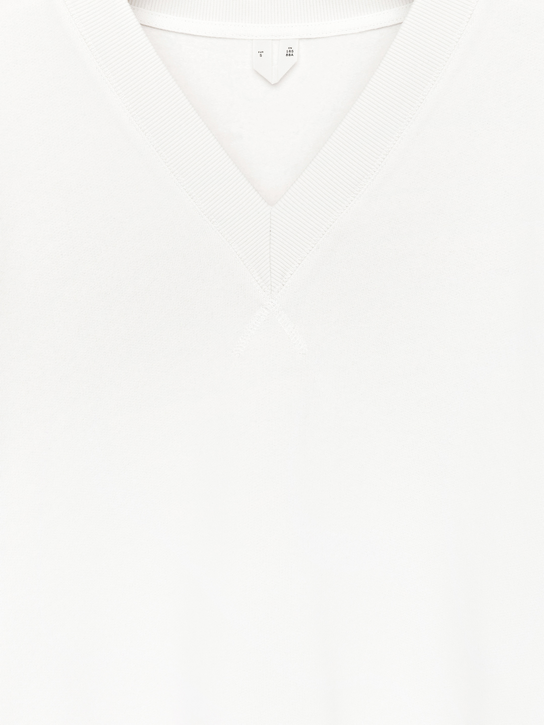 V-Neck Sweatshirt - Off White - Loose fit - Women - StillMedia/DescriptiveStillLife - 2