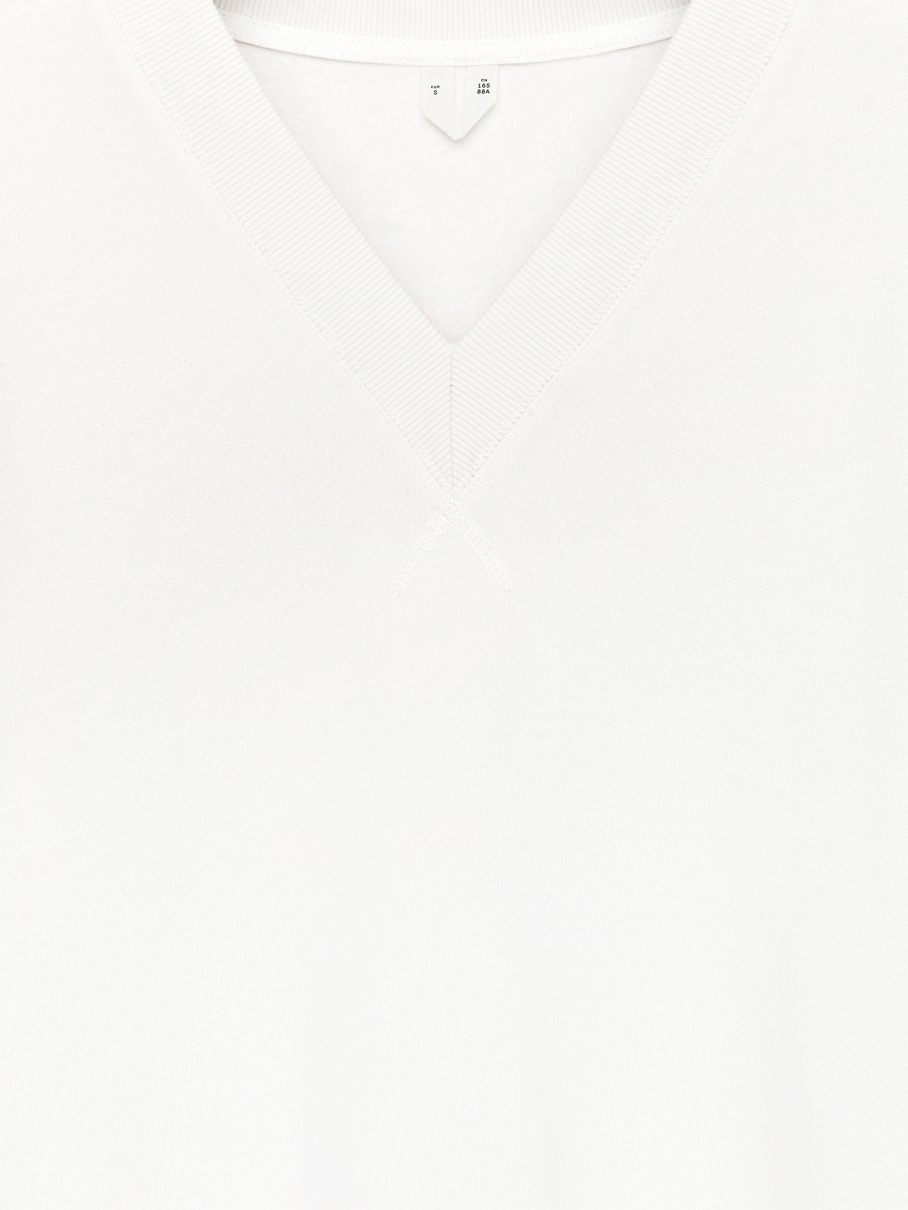 V-Neck Sweatshirt - Off White - Loose fit - Women - StillMedia/DescriptiveStillLife - 2