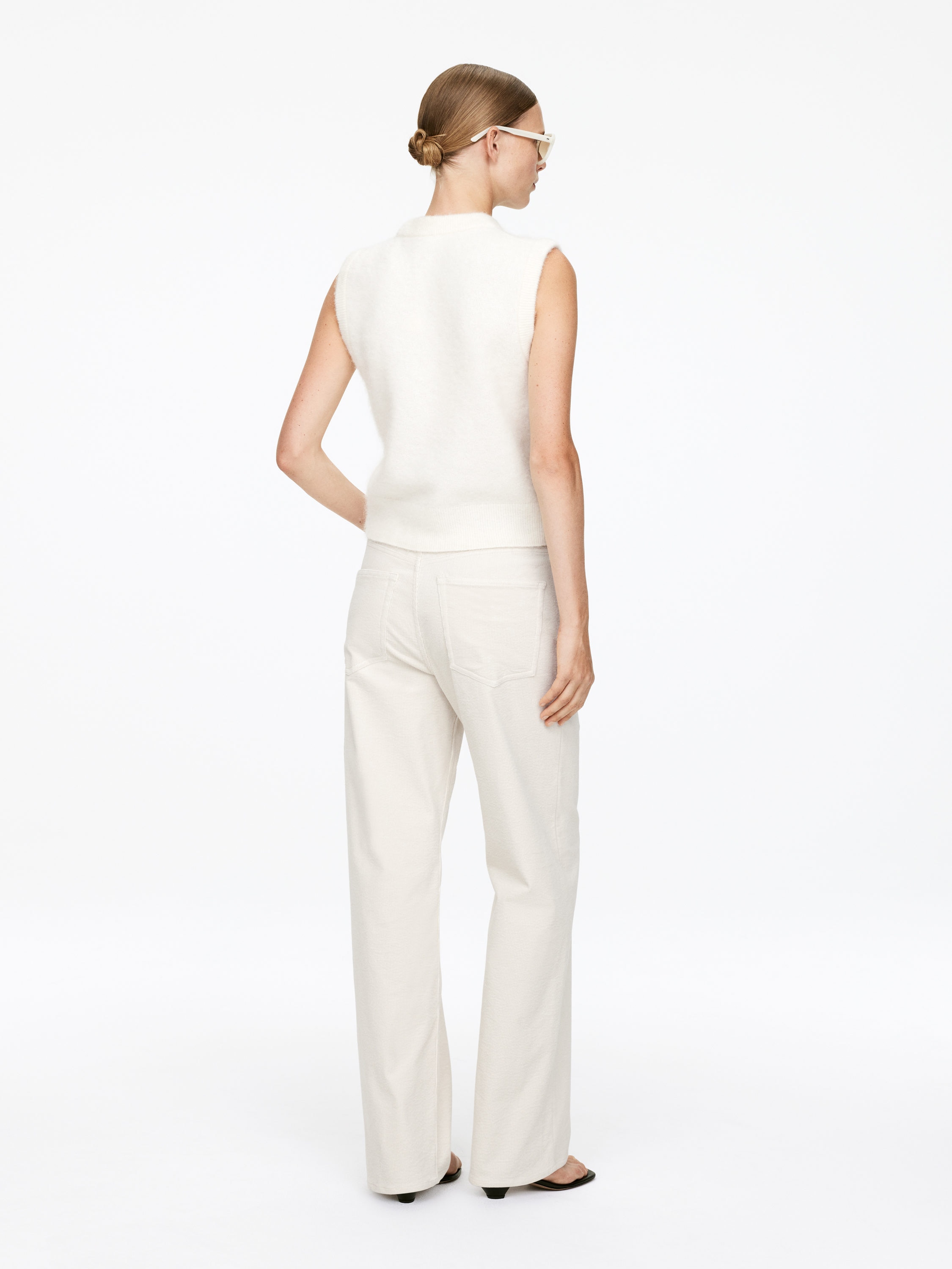 CORAL Corduroy Wide Jeans - Off White - Relaxed fit - Women - StillMedia/Lookbook - 6