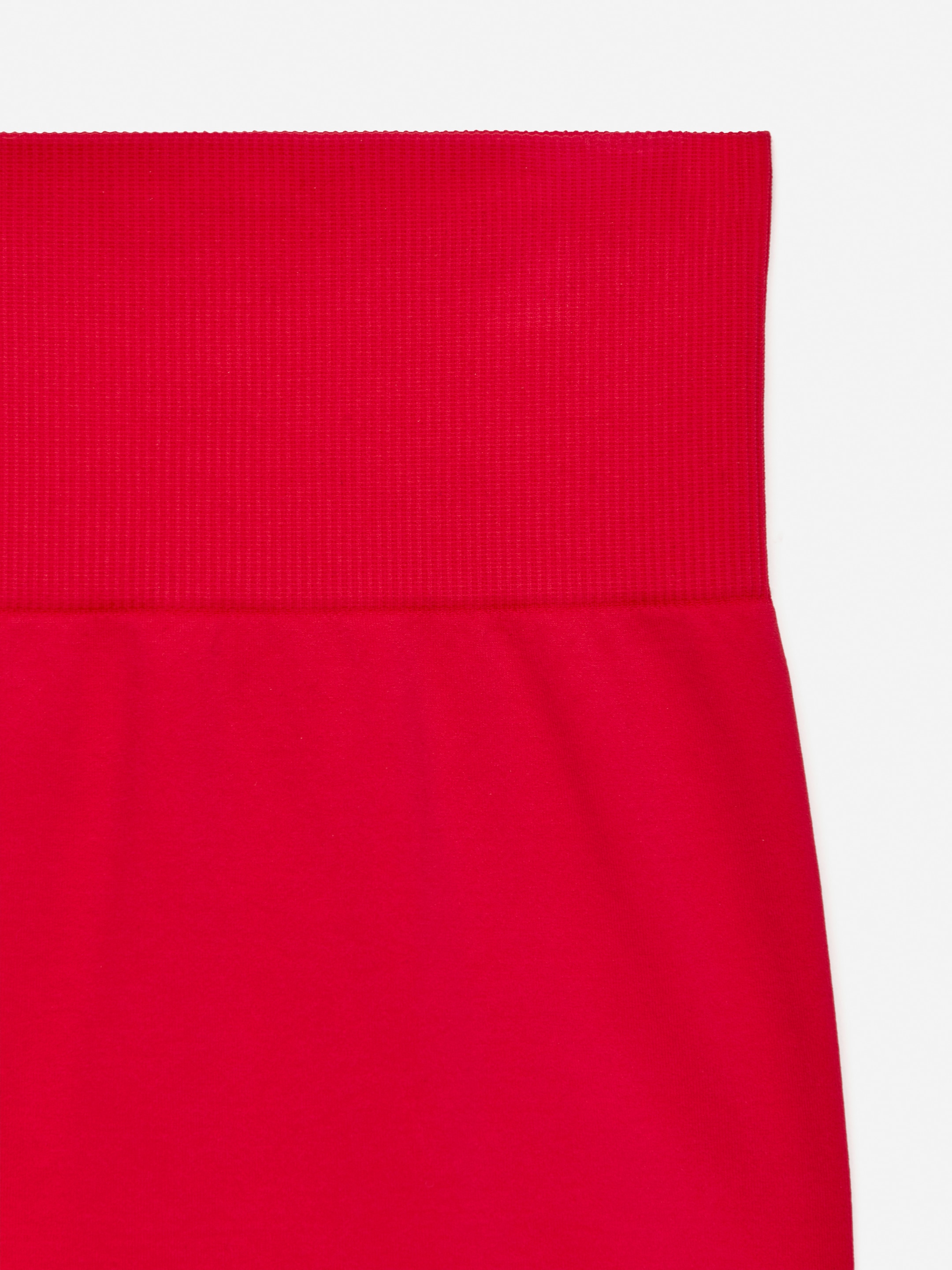 Seamless Shorts - Red - Slim fit - Women - StillMedia/DescriptiveDetail - 1