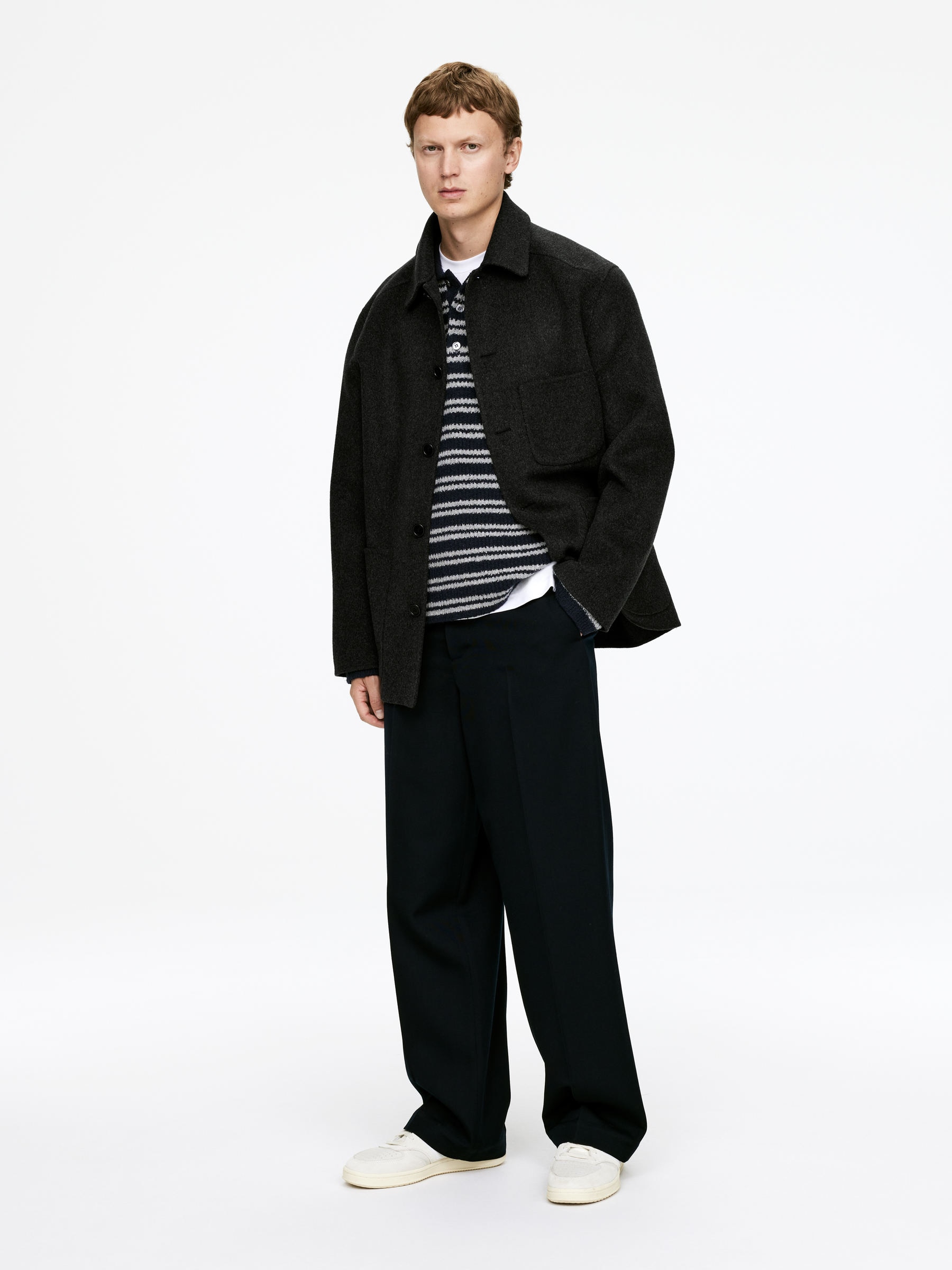 Stickad pikétröja - Mörkblå/off-white - Regular fit - Men - StillMedia/Lookbook - 4