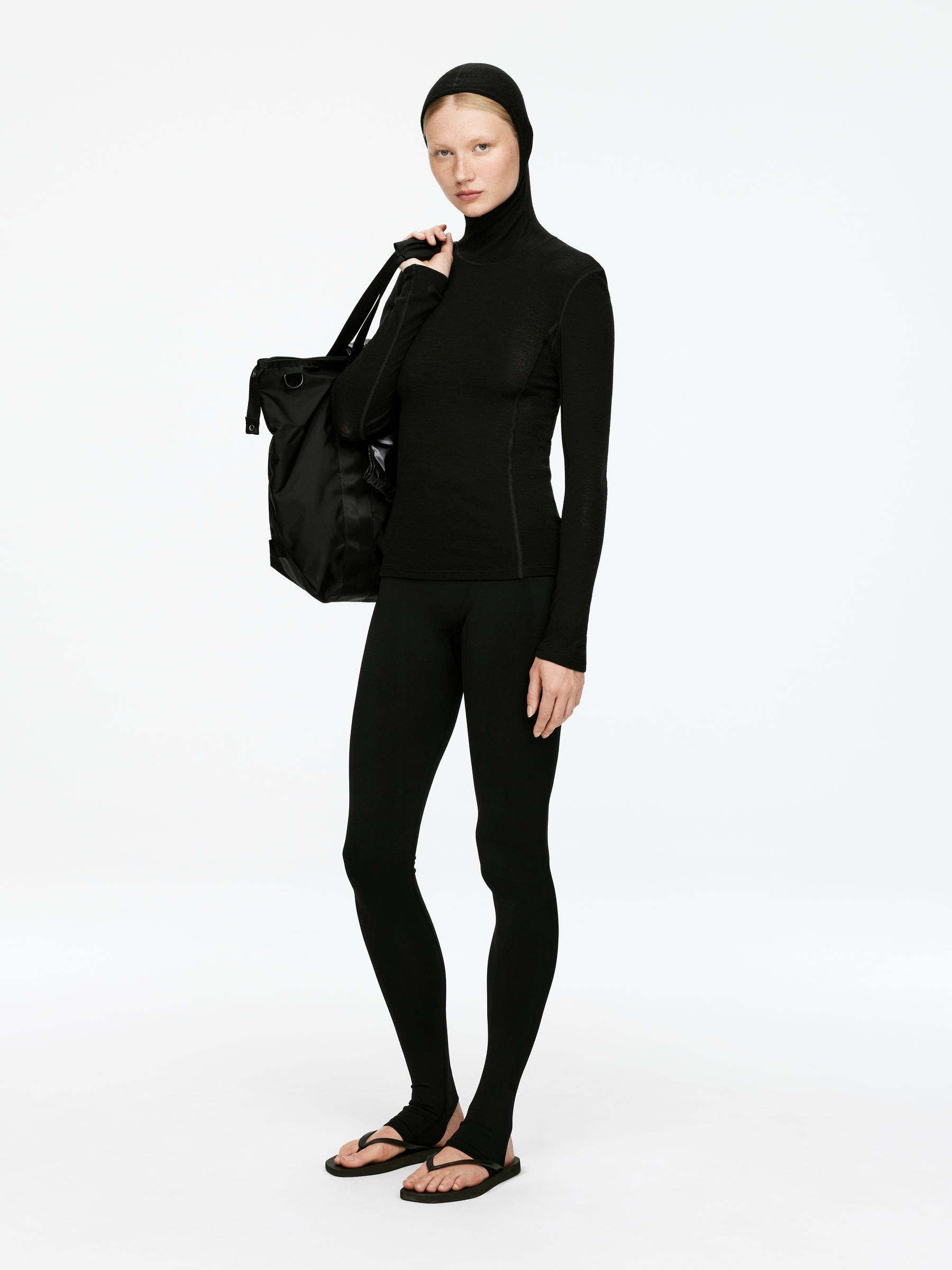Hooded Wool Jumper - Black - Slim fit - Women - StillMedia/Lookbook - 5