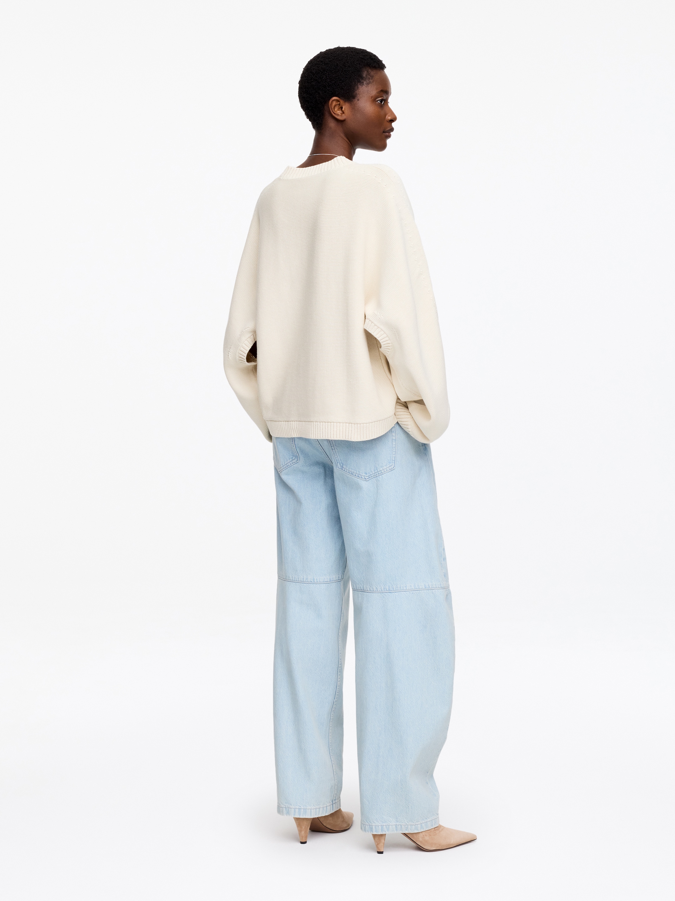 Bawełniany sweter z wycięciem - Kremowy - Luźny fason - Women - StillMedia/Lookbook - 2