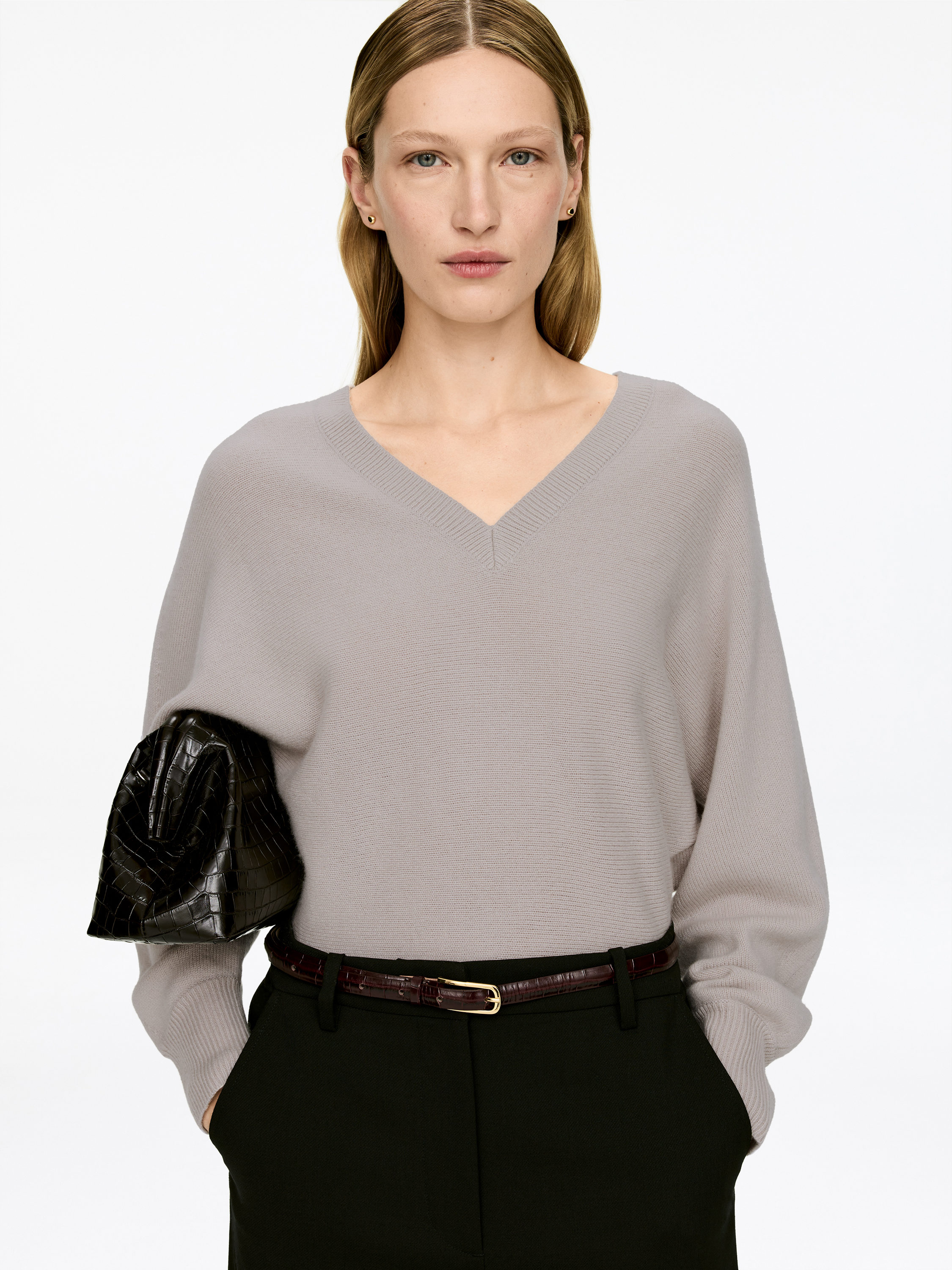 Pure Cashmere V-Neck Jumper - Grey - Regular fit - Women - StillMedia/Lookbook - 3