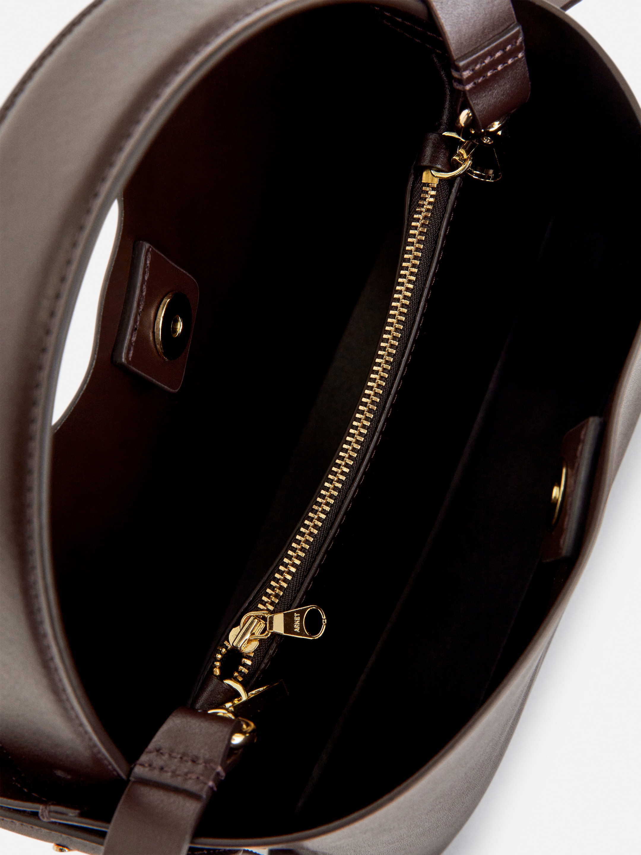 Crossbody-väska i läder - Mörkbrun - Women - StillMedia/DescriptiveDetail - 9