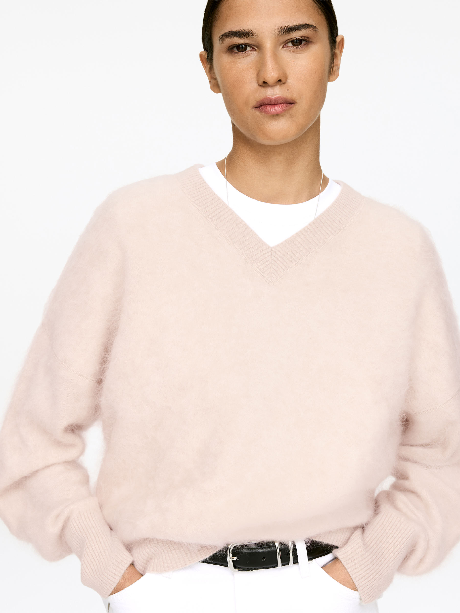 Pure Brushed-Cashmere Jumper - Beige - Regular fit - Women - StillMedia/Lookbook - 4