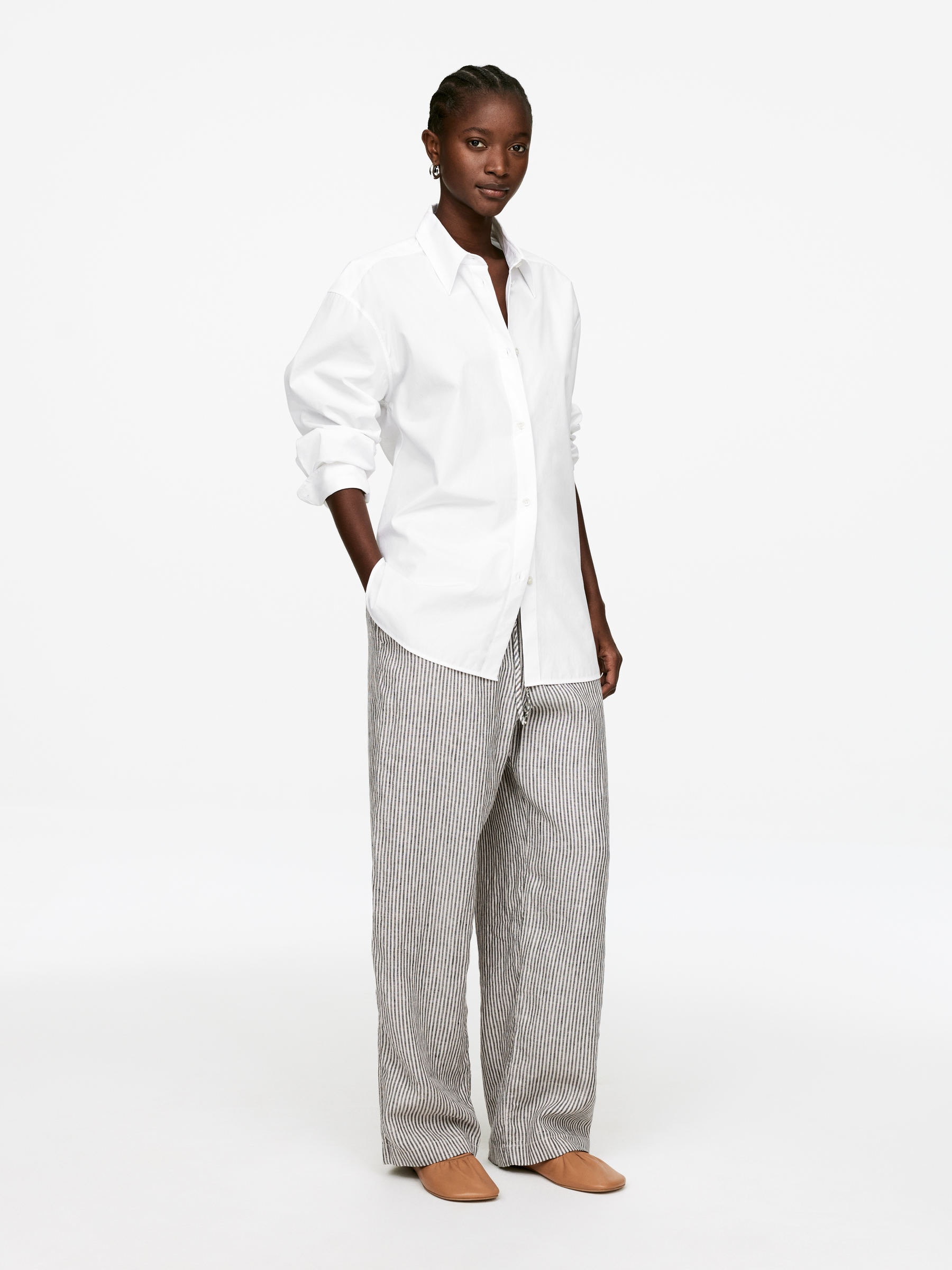 Linen Drawstring Trousers - Off White/Black - Loose fit - Women - StillMedia/Lookbook - 23