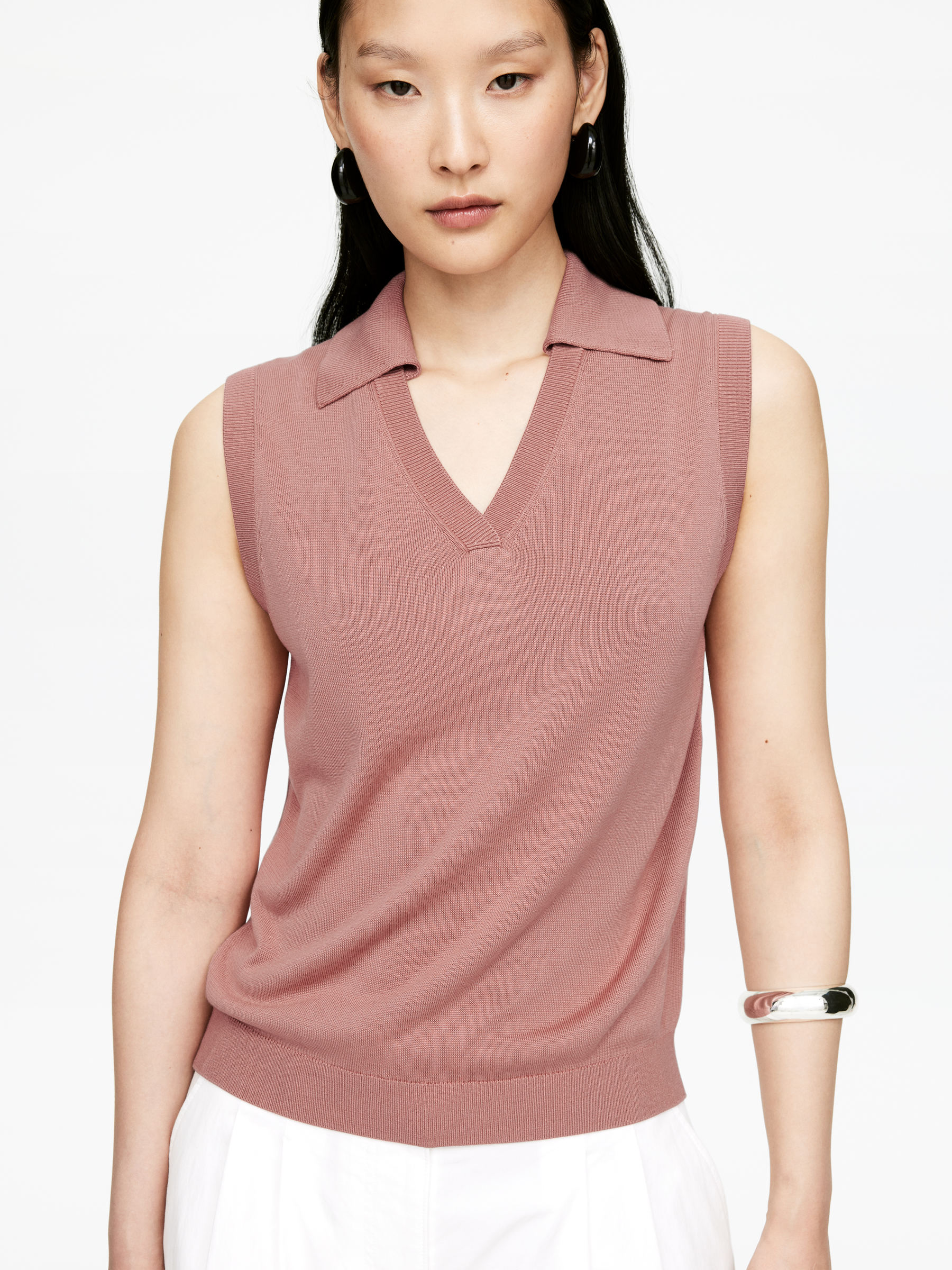 Knitted V-Neck Vest - Dusty Pink - Regular fit - Women - StillMedia/Lookbook - 5