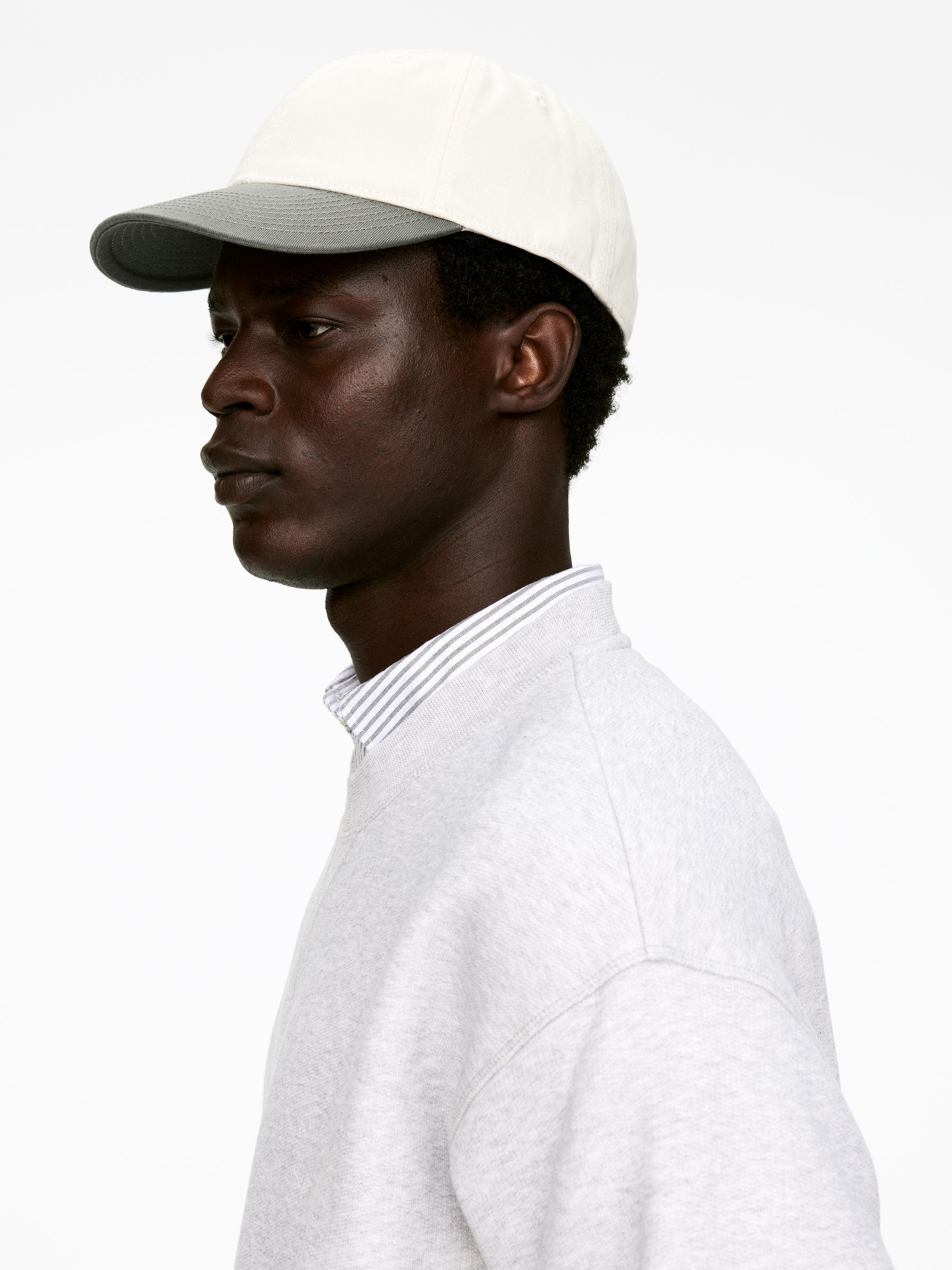 Contrast-Colour Cap - Off White/Khaki Green - Men - StillMedia/Lookbook - 4