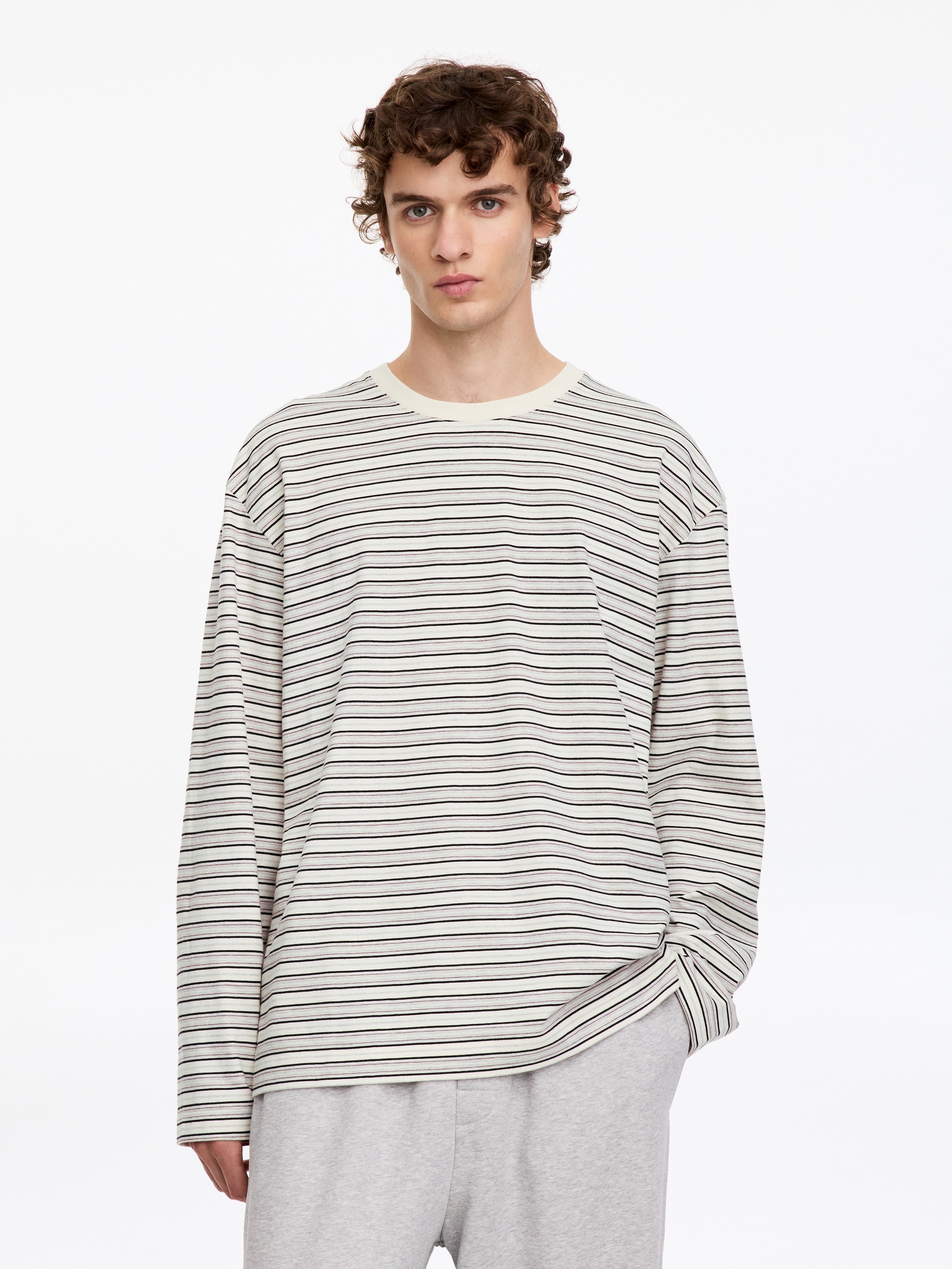 Relaxed Long-Sleeve T-Shirt-Black-18200