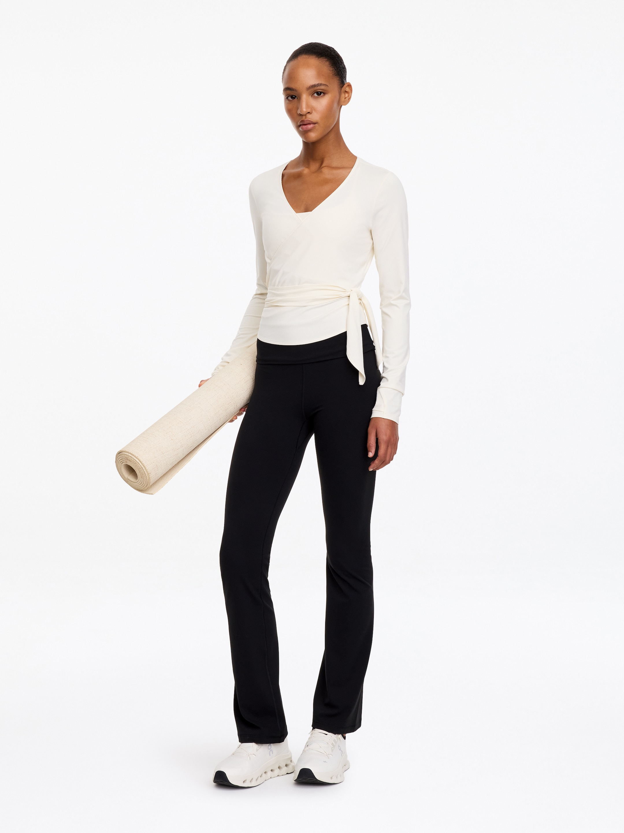 Wrap training top - Off-white - Slim fit - women - StillMedia/Lookbook - 3