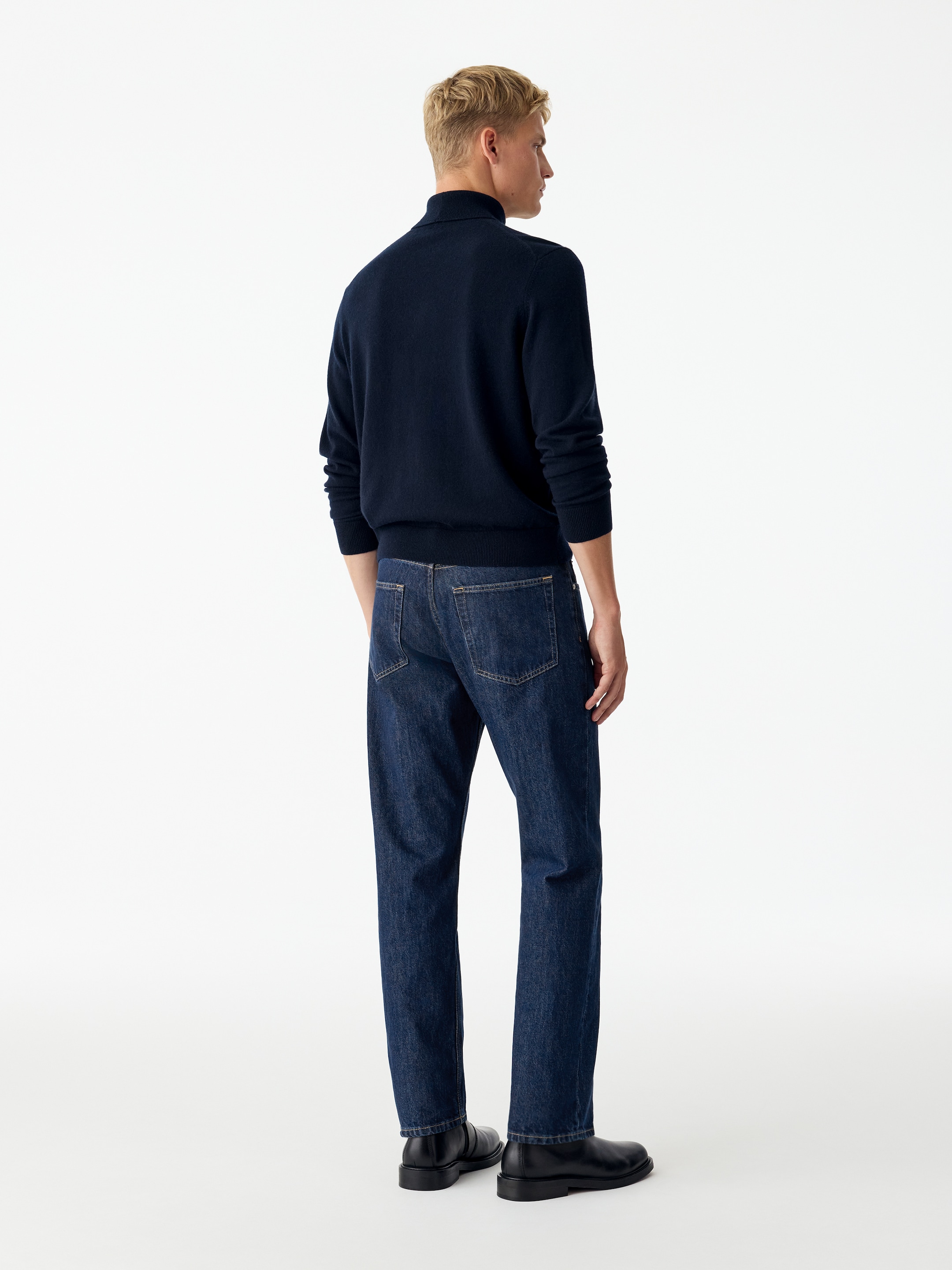OCEAN Loose Selvedge Jeans - Dark Blue - Loose fit - men - StillMedia/Lookbook - 2