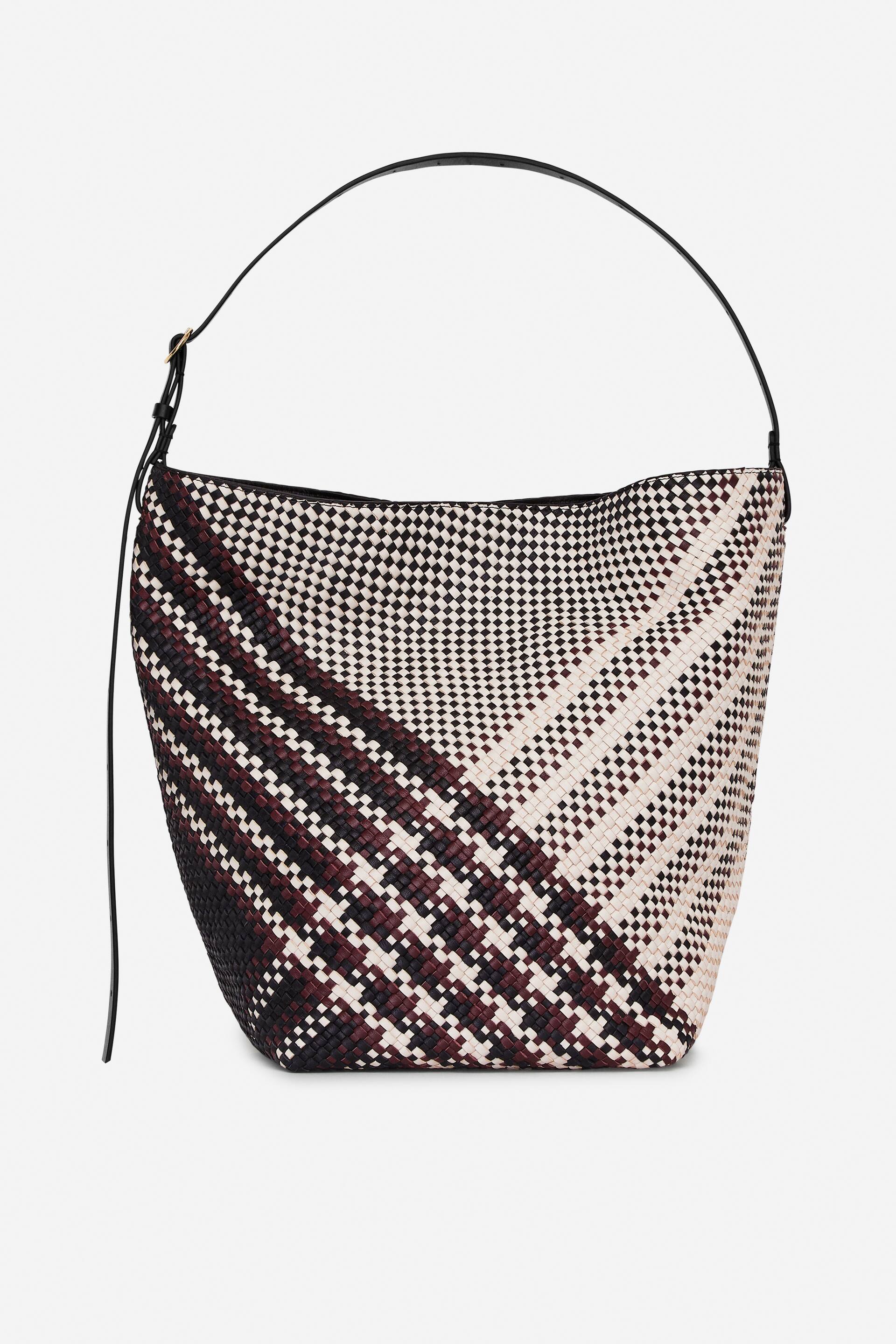 Grösseres Bild ansehen: Gewebte Tragetasche aus Leder - Weiß/Schwarz/Dunkelrot - DAMEN | H&M CH 1