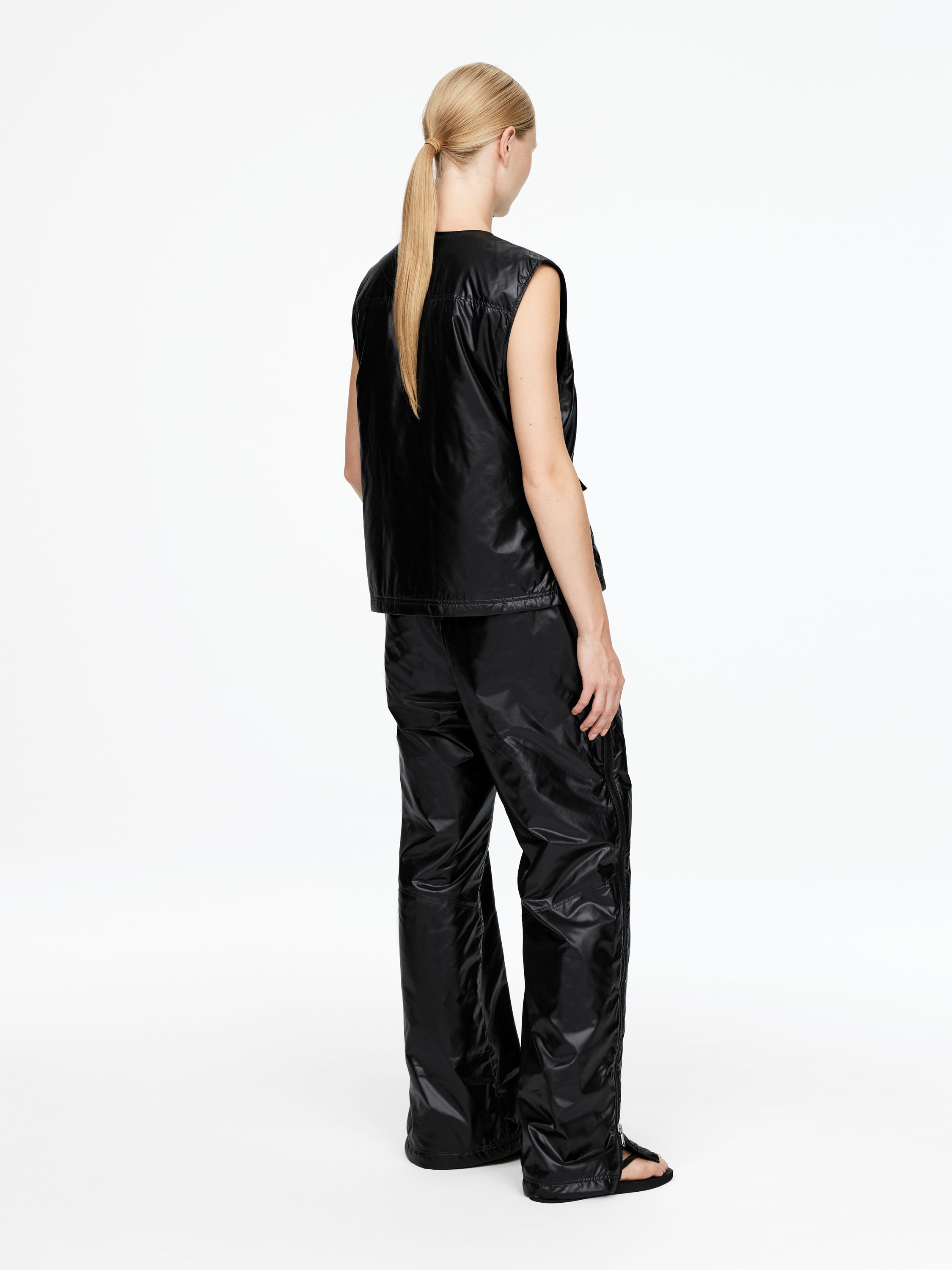 Light Padded Nylon Vest - Black - Regular fit - Women - StillMedia/Lookbook - 7