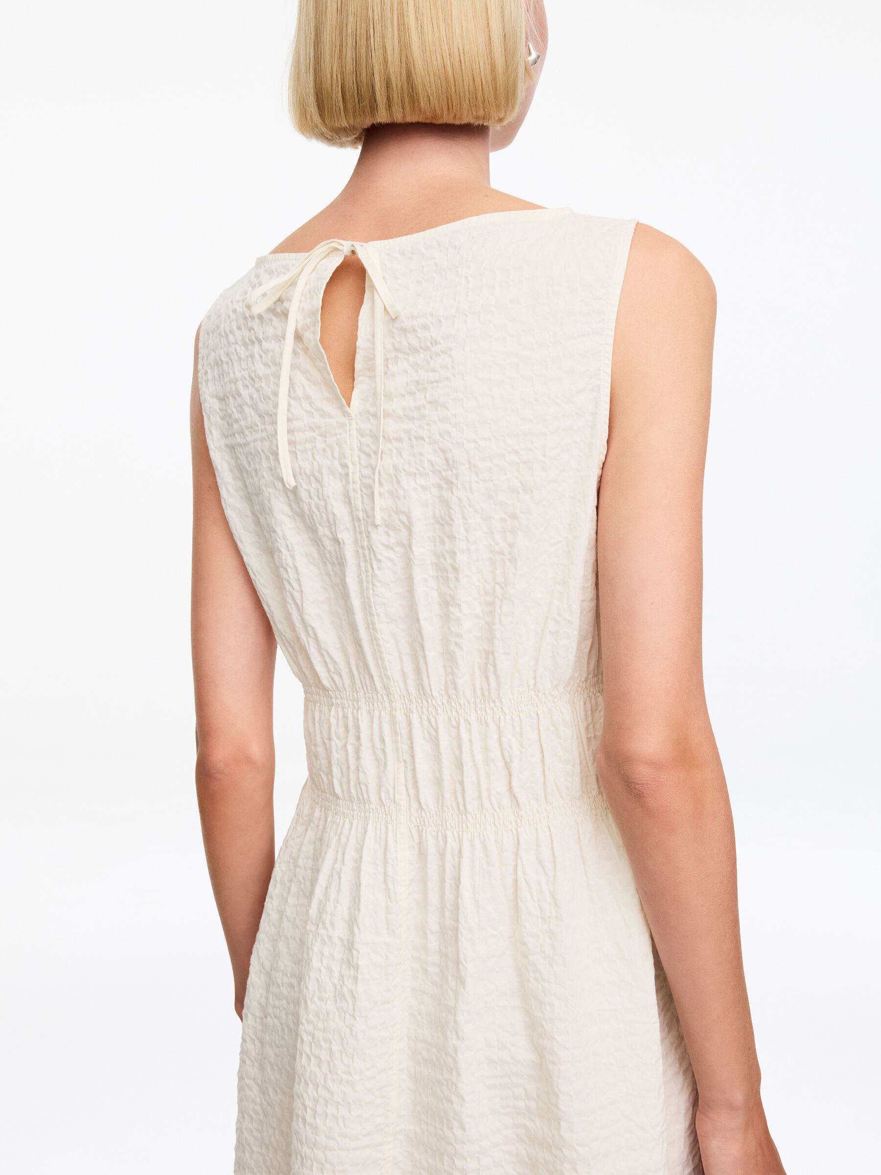 Seersucker Dress - Off White - Slim fit - Women - StillMedia/Lookbook - 3