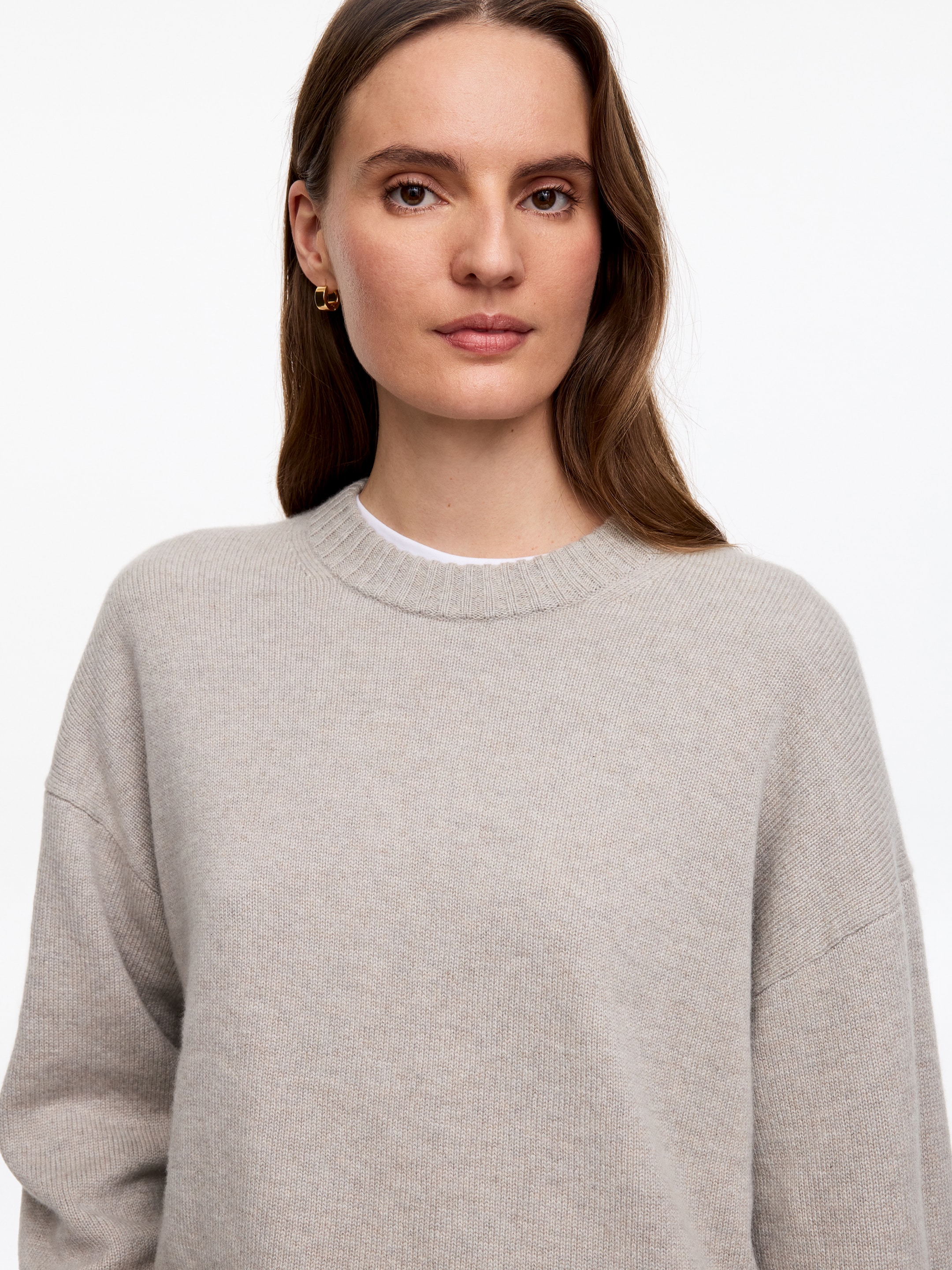 Sweter oversize z czystego kaszmiru​ - Jasnobrązowy - Fason swobodny - Women - StillMedia/Lookbook - 10