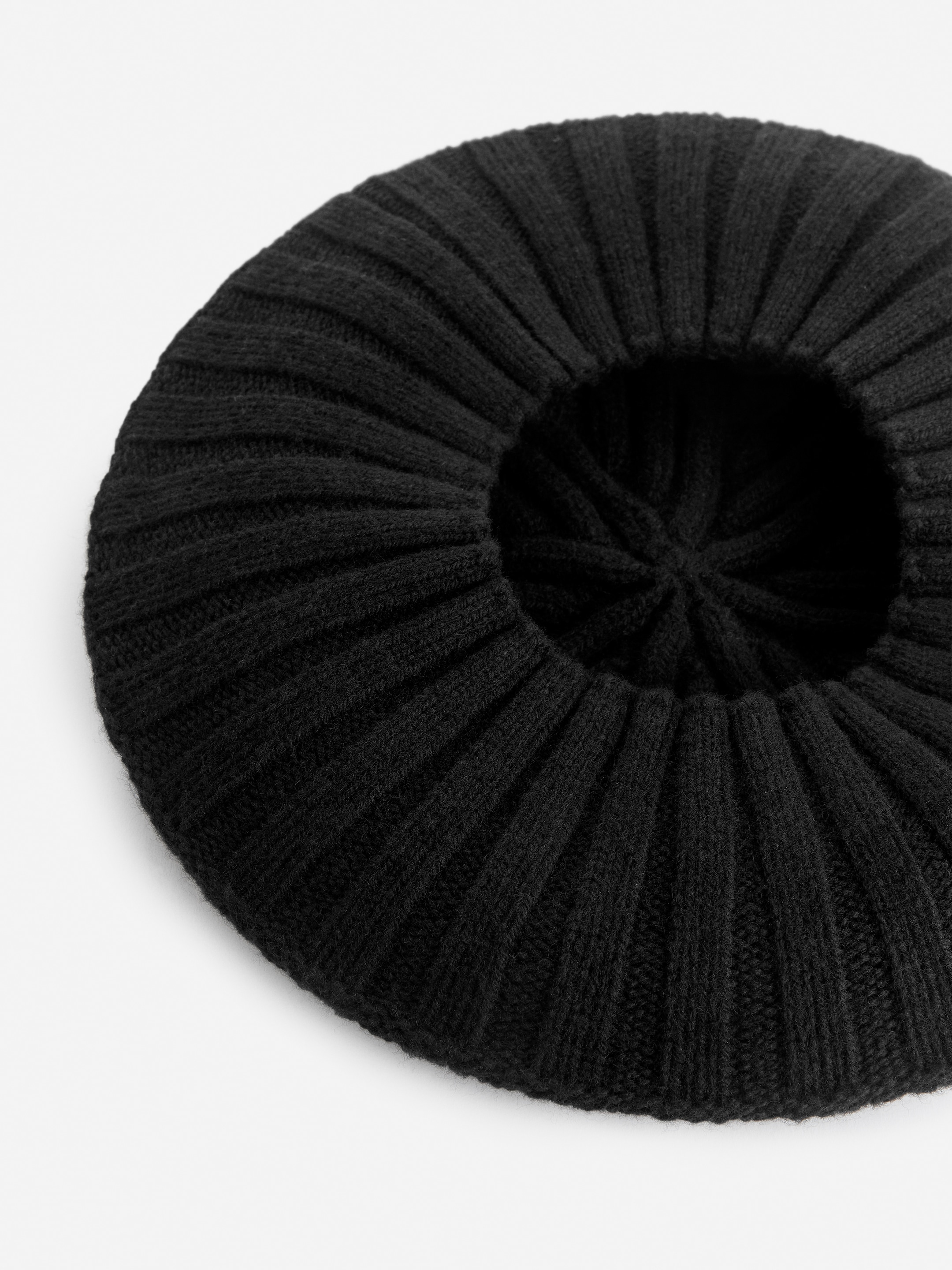 Zobacz większy obraz: Prążkowany beret wełniany - Czarny - ONA | H&M PL 2