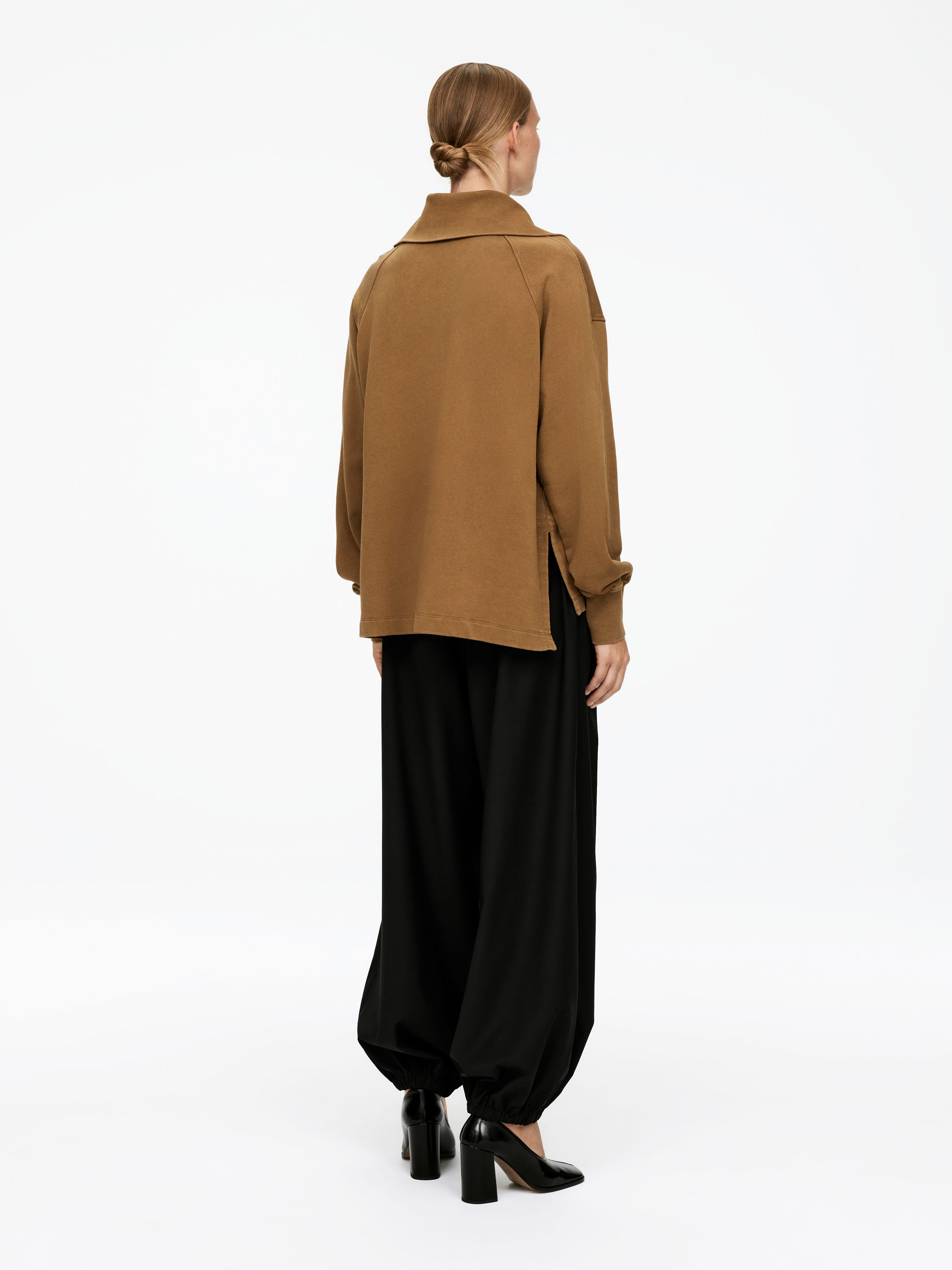 Barrel-Leg Trousers - Black - Relaxed fit - Women - StillMedia/Lookbook - 3