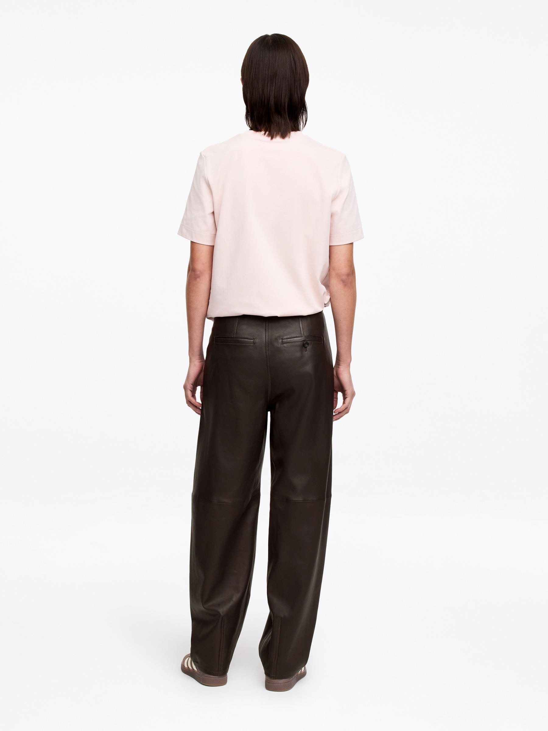 Pantalon en cuir jambes barrel - Marron foncé - Relaxed fit - Femme - StillMedia/Lookbook - 8