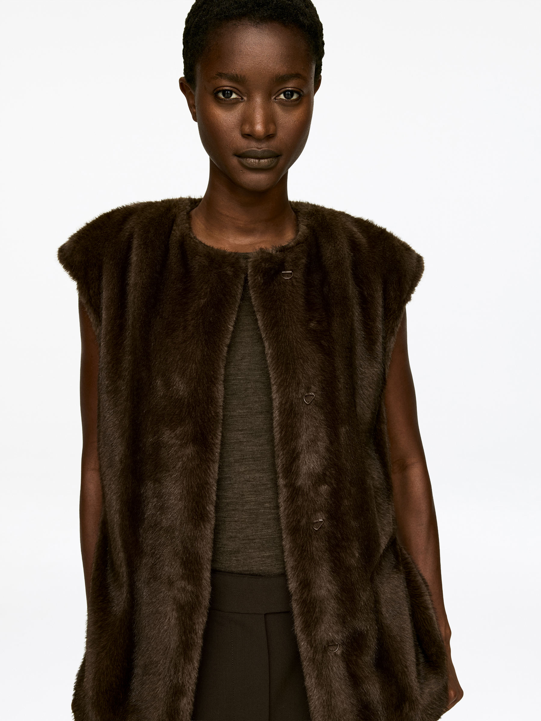 Faux-Fur Vest - Brown - Regular fit - Women - StillMedia/Lookbook - 1
