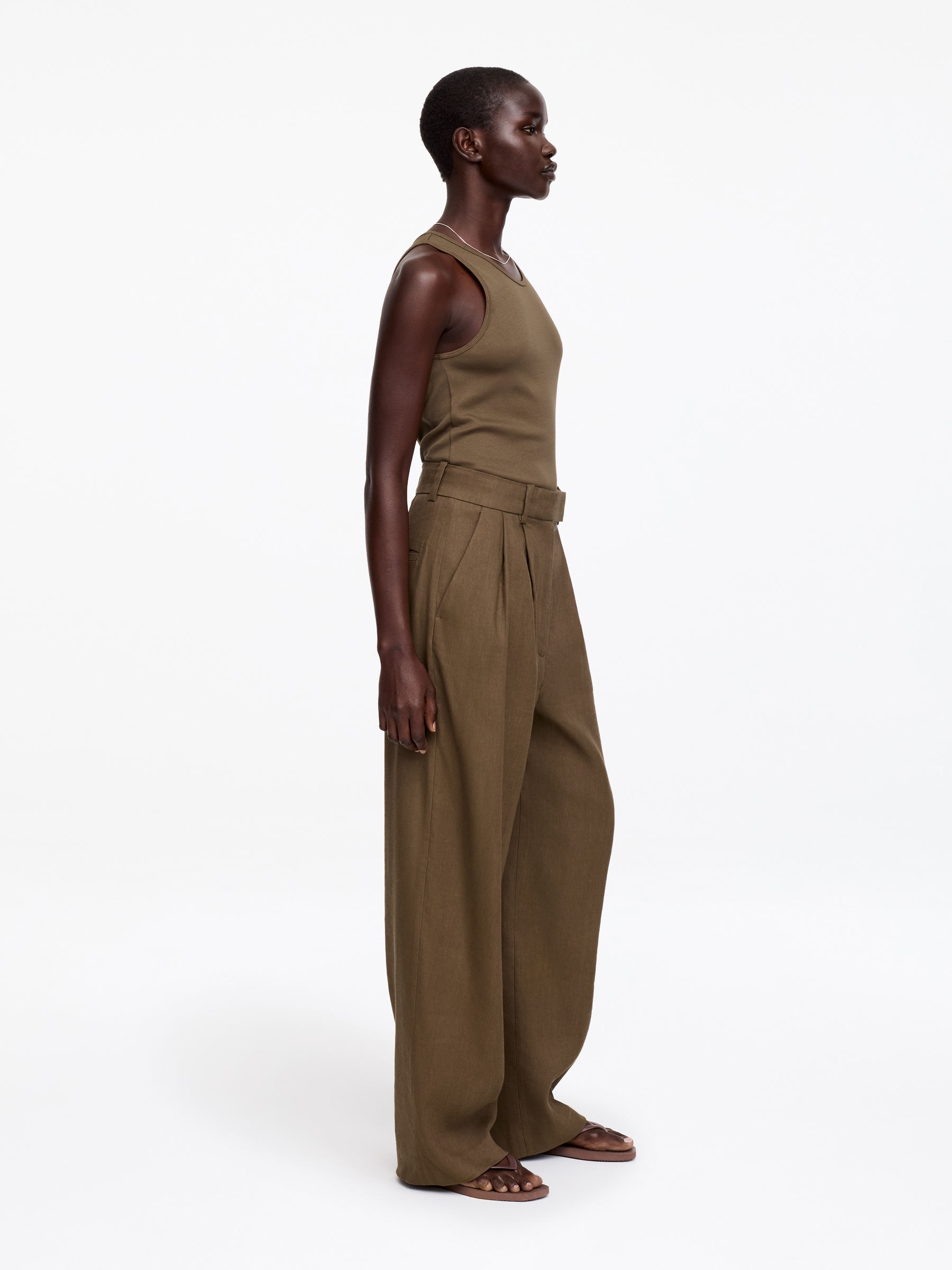 Top de tirantes de tipo deportivo de canalé - Marrón - Corte ajustado - Women - StillMedia/Lookbook - 5