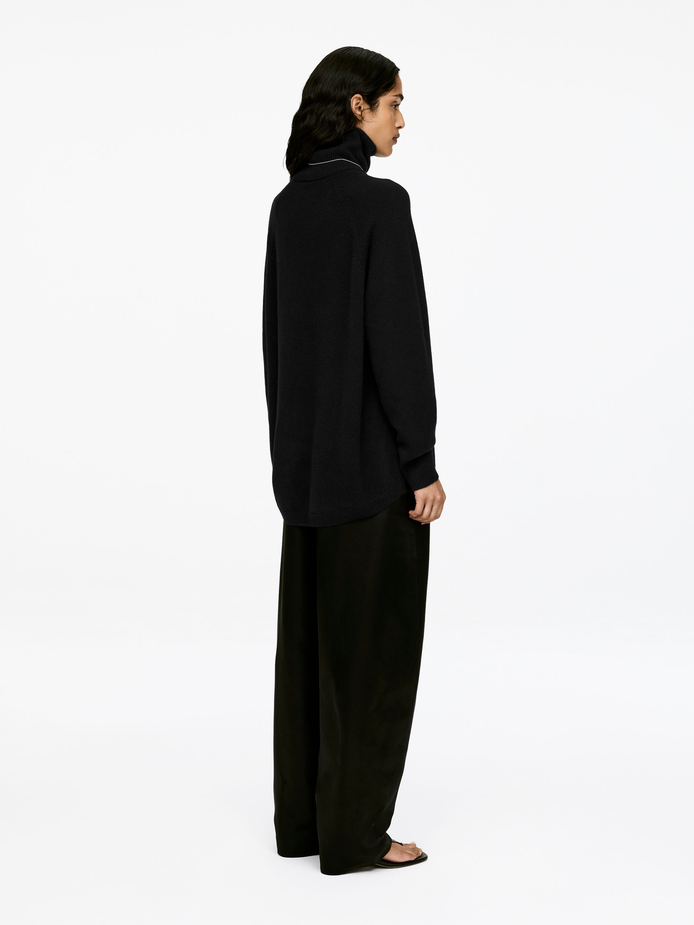 Roll-Neck Cashmere-Wool Jumper - Black - Relaxed fit - Women - StillMedia/Lookbook - 15