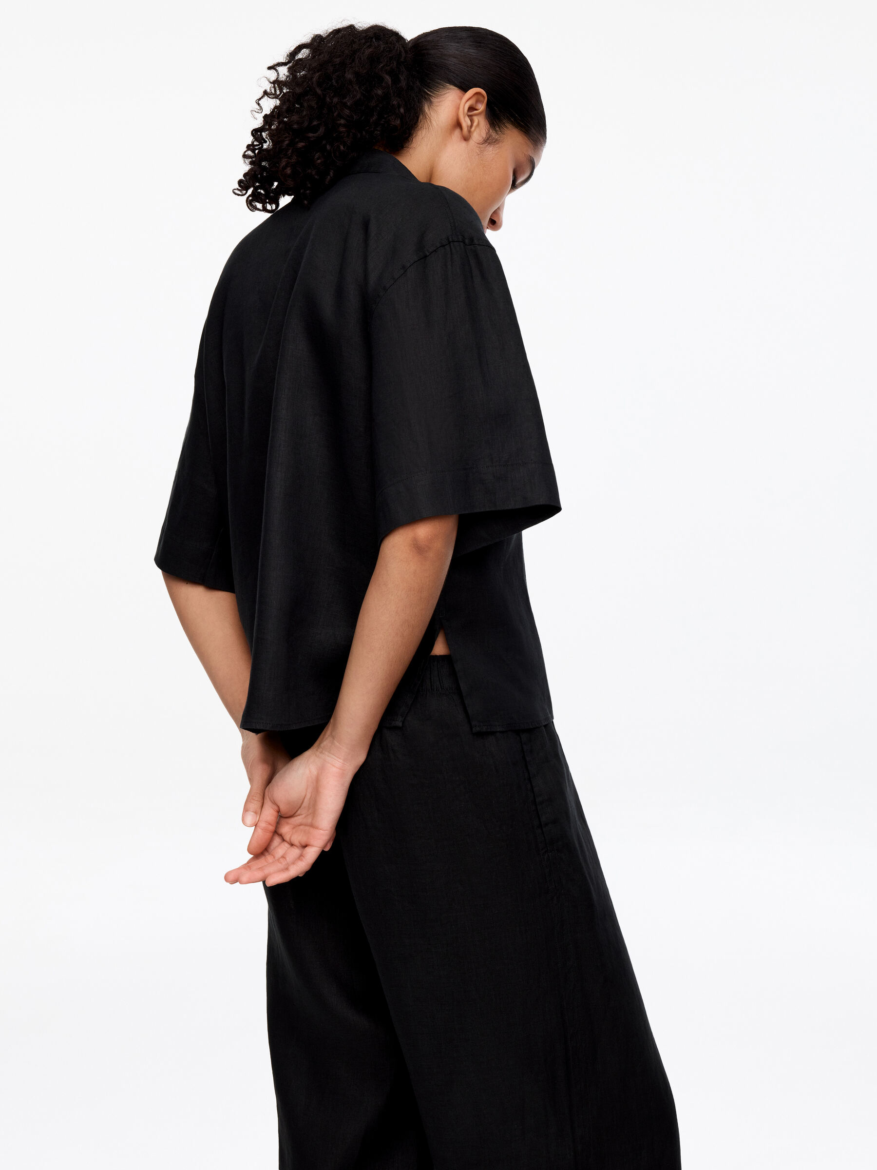 Lniana koszula o luźnym kroju - Czarny - Luźny fason - Women - StillMedia/Lookbook - 7