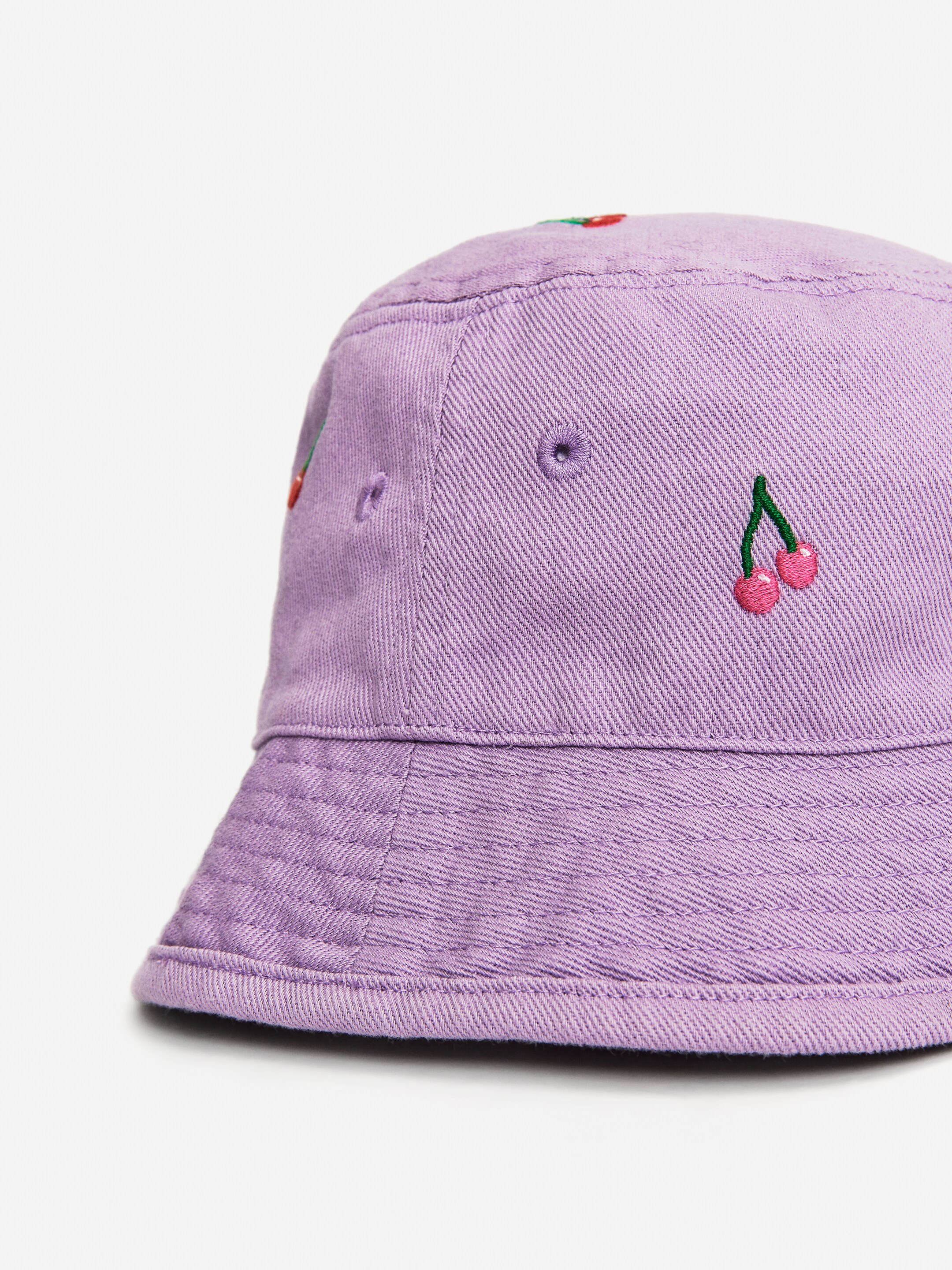 Zobrazit větší obrázek: Vyšívaný klobouk bucket - Lilac/Cherries - DĚTI | H&M CZ 3